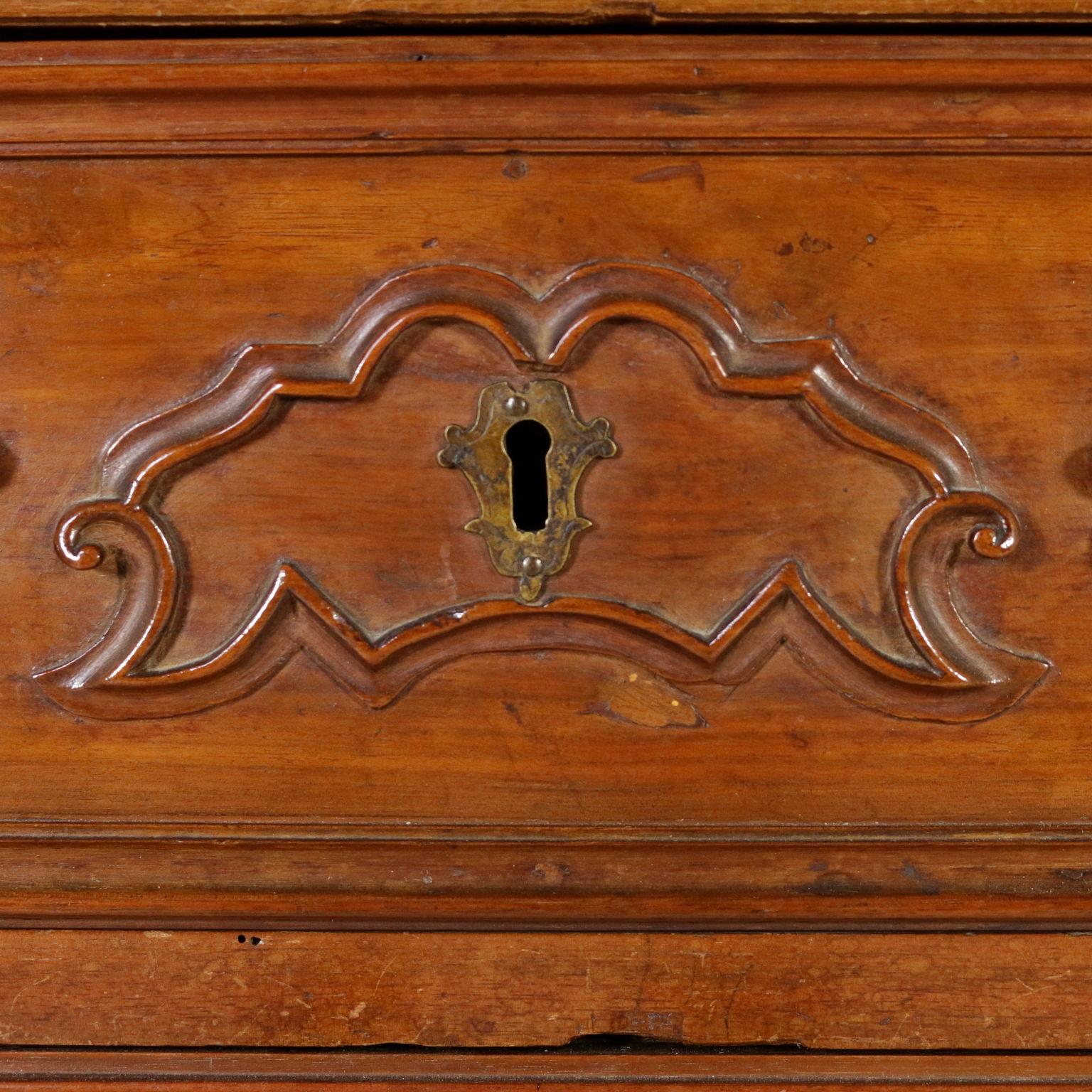 Italian Chest of Drawers Walnut Manufactured in Northern Italy, Early 1700