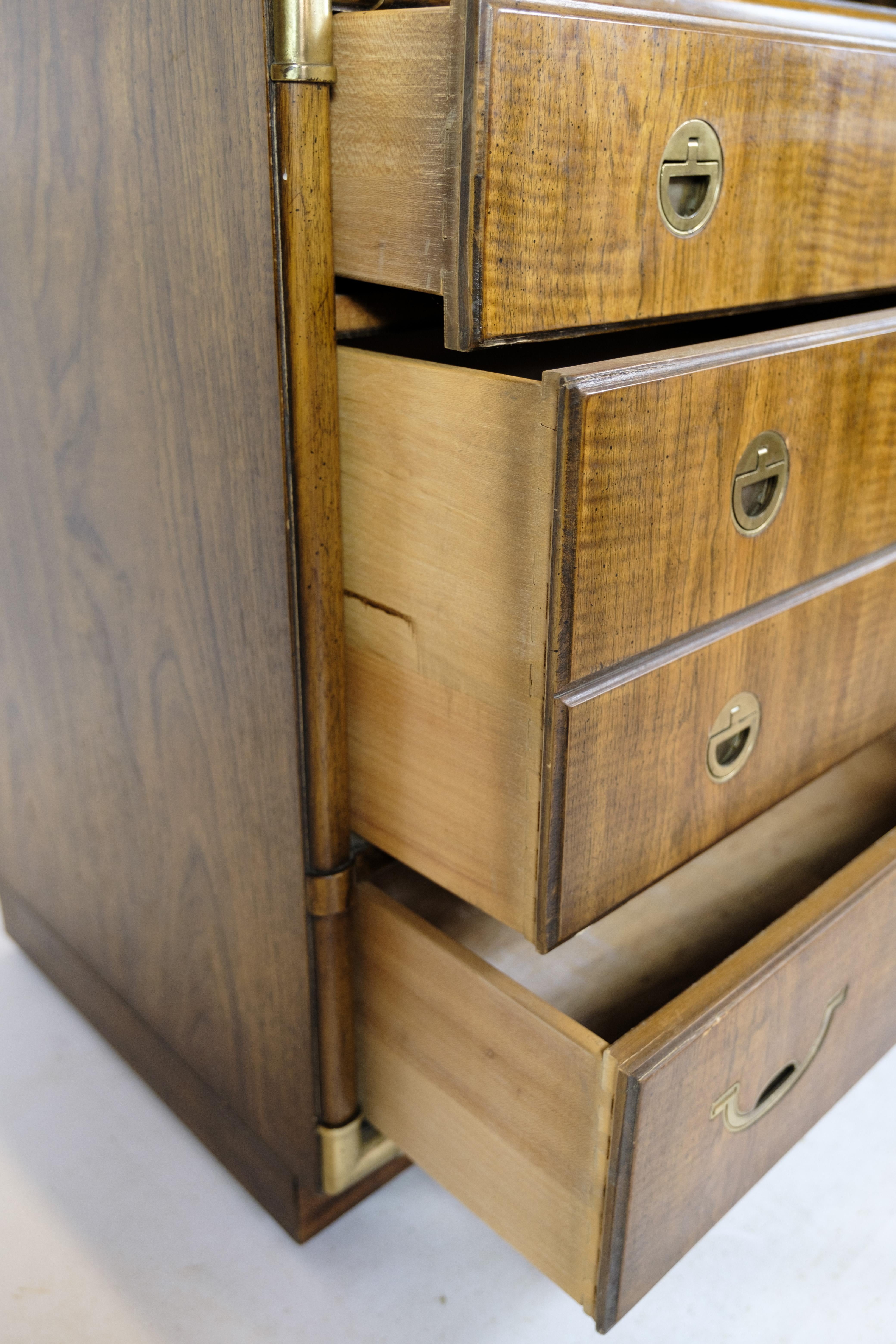Américain Commode à 4 tiroirs et accessoires en laiton des années 1920 en vente