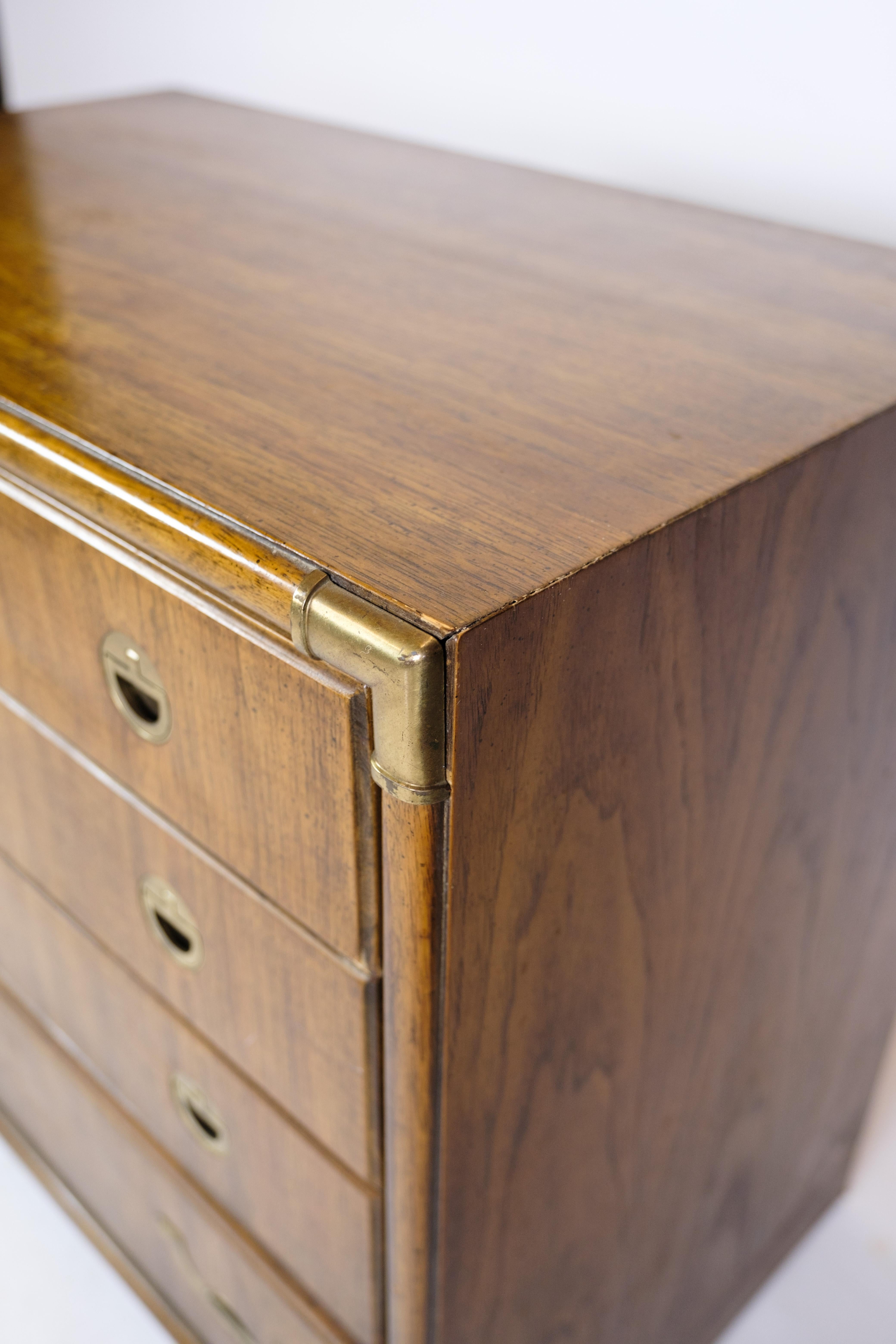 Chest of drawers with 4 drawers and brass fittings from the 1920s For Sale 1