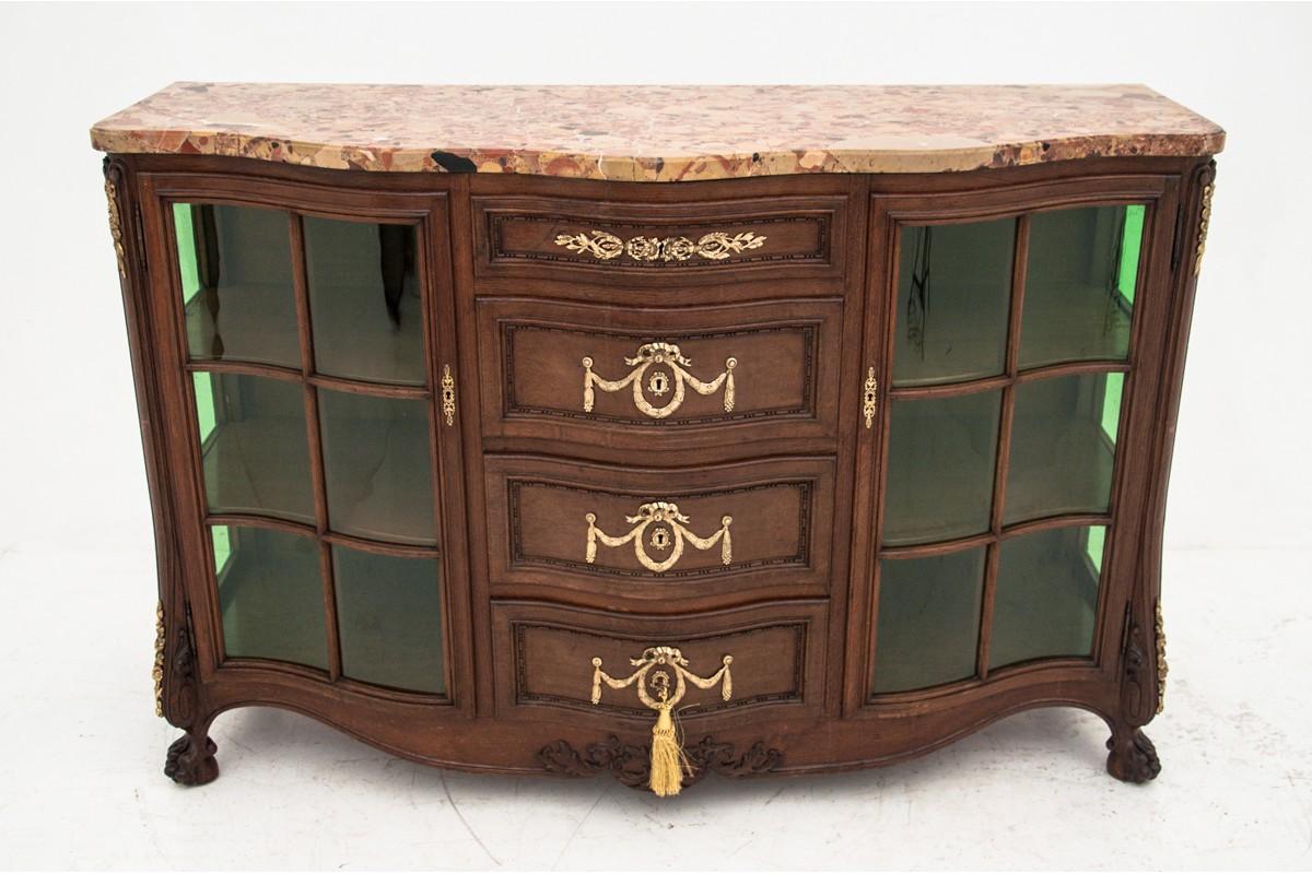 Antique chest of drawers with a marble top from the beginning of the 20th century.
Year: circa 1920
Origin: Northern Eruopa
Dimensions: height 66 cm / width 56 cm / depth 35.5 cm.
