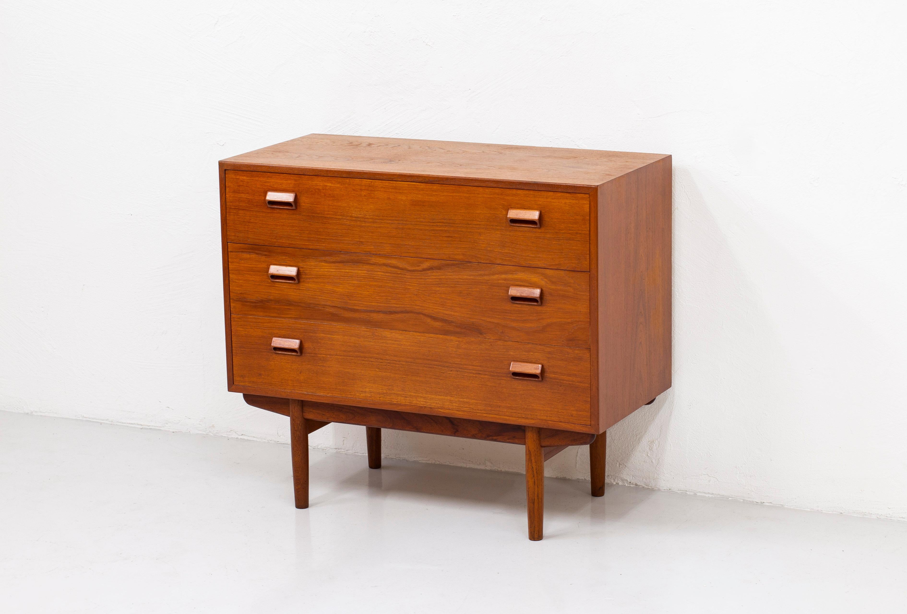 vanity chest of drawers