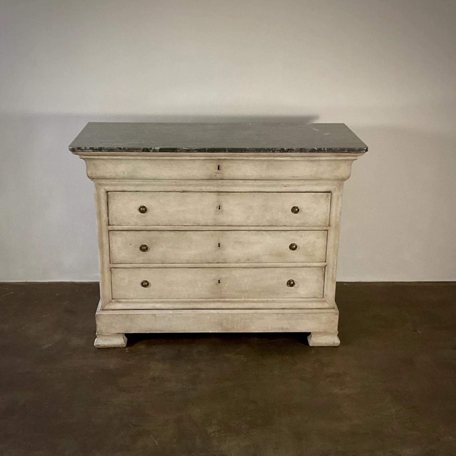 Cassettiera con piano in marmo originale in vendita 4