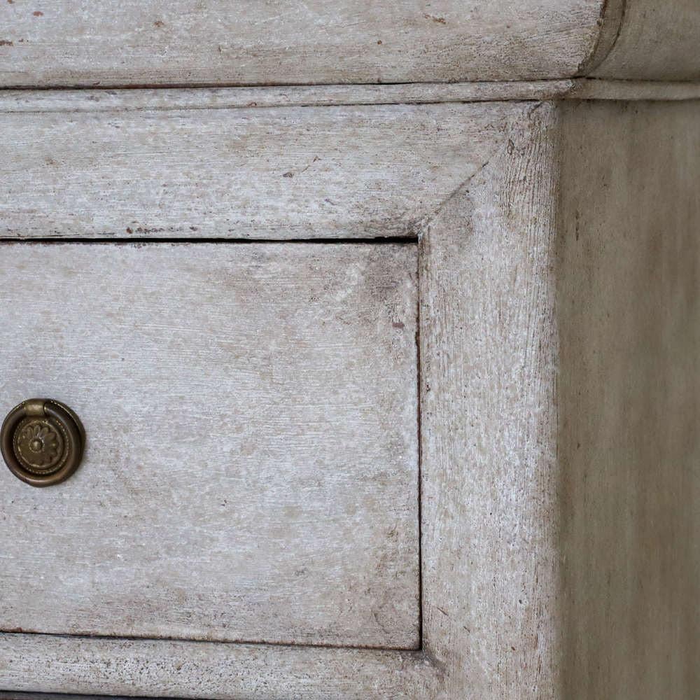 Cassettiera con piano in marmo originale in vendita 5