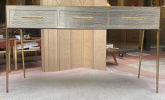 Kommode mit Harz und Messingplatte