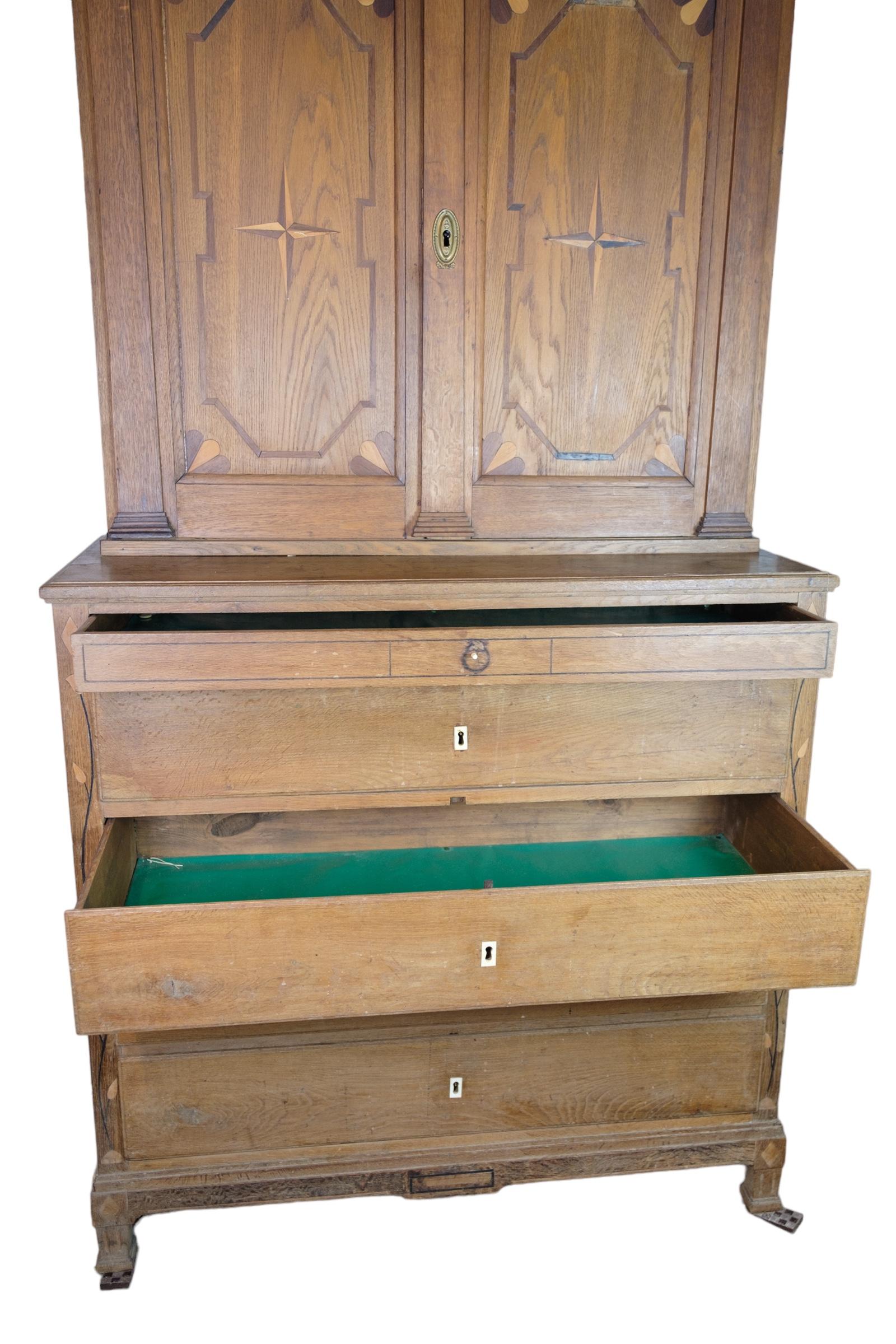 Early 19th Century Chest of drawers with upper cabinet in Oak of Frisian style from the 1820 For Sale