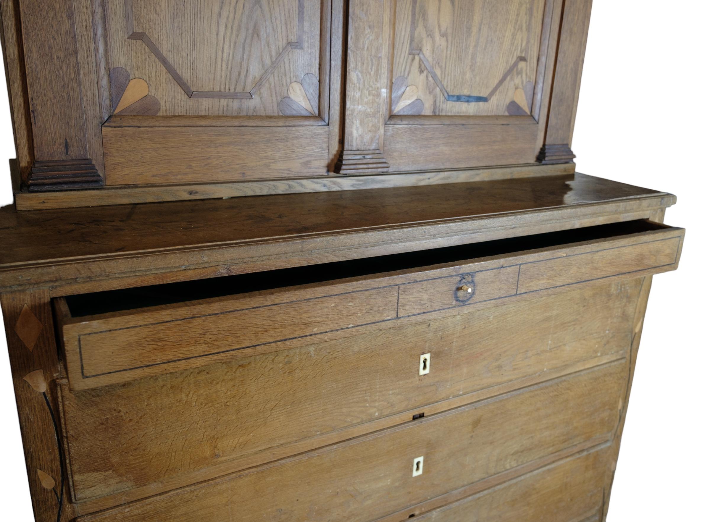 Chest of drawers with upper cabinet in Oak of Frisian style from the 1820 For Sale 1