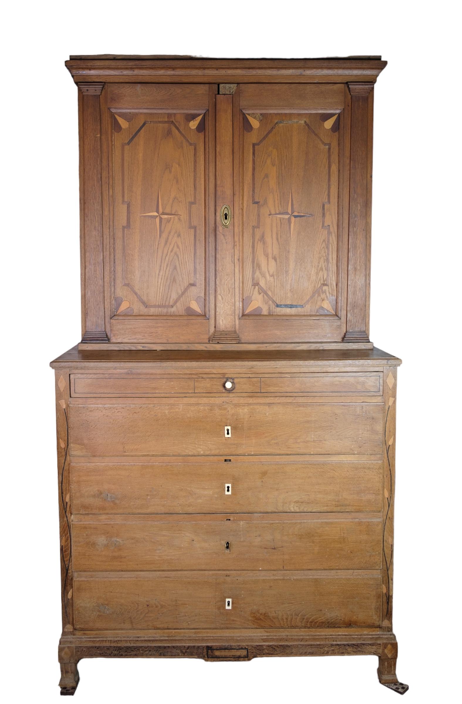 Chest of drawers with upper cabinet in Oak of Frisian style from the 1820 For Sale