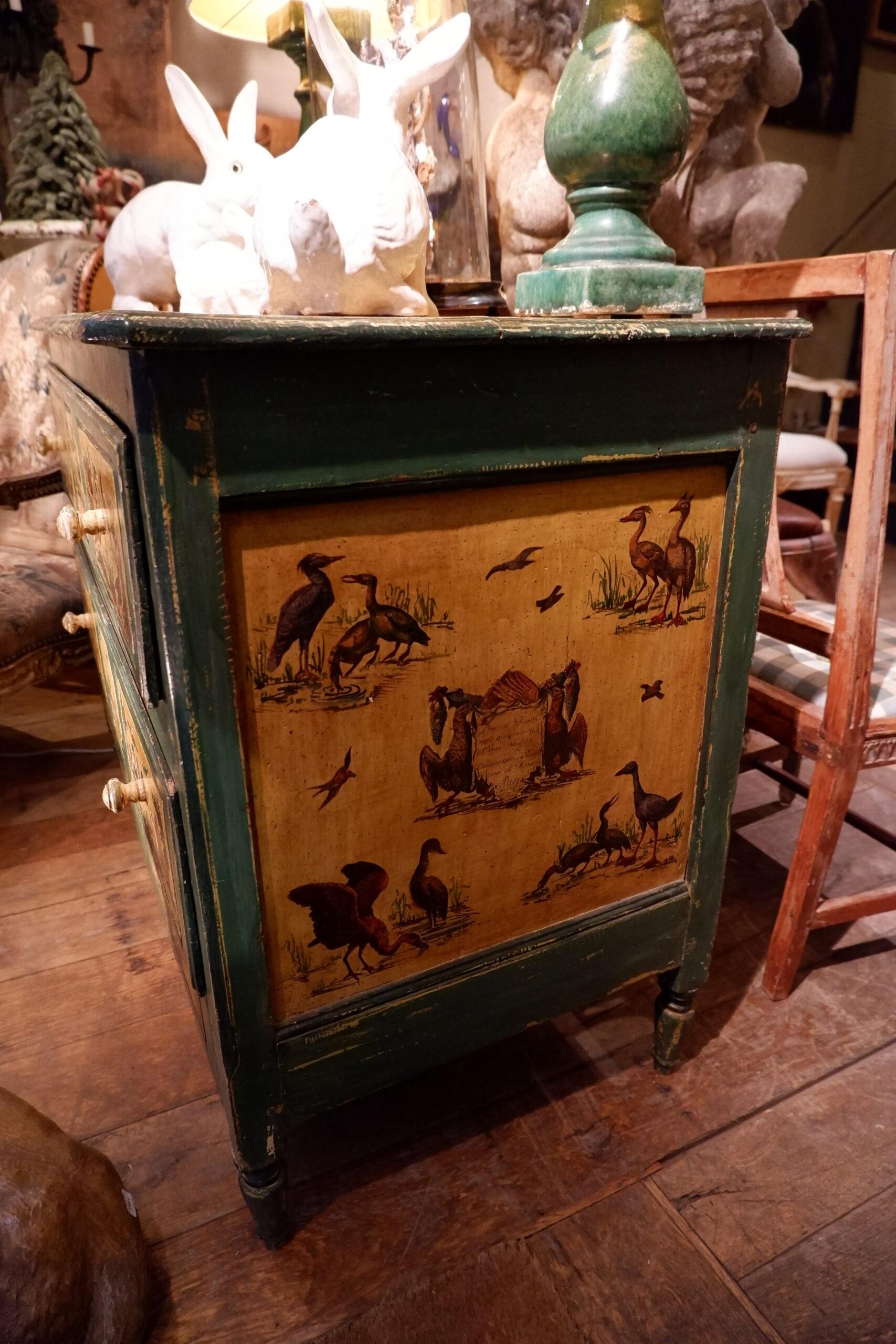 Cassettiera con decori in stile Arte Povera in vendita 3