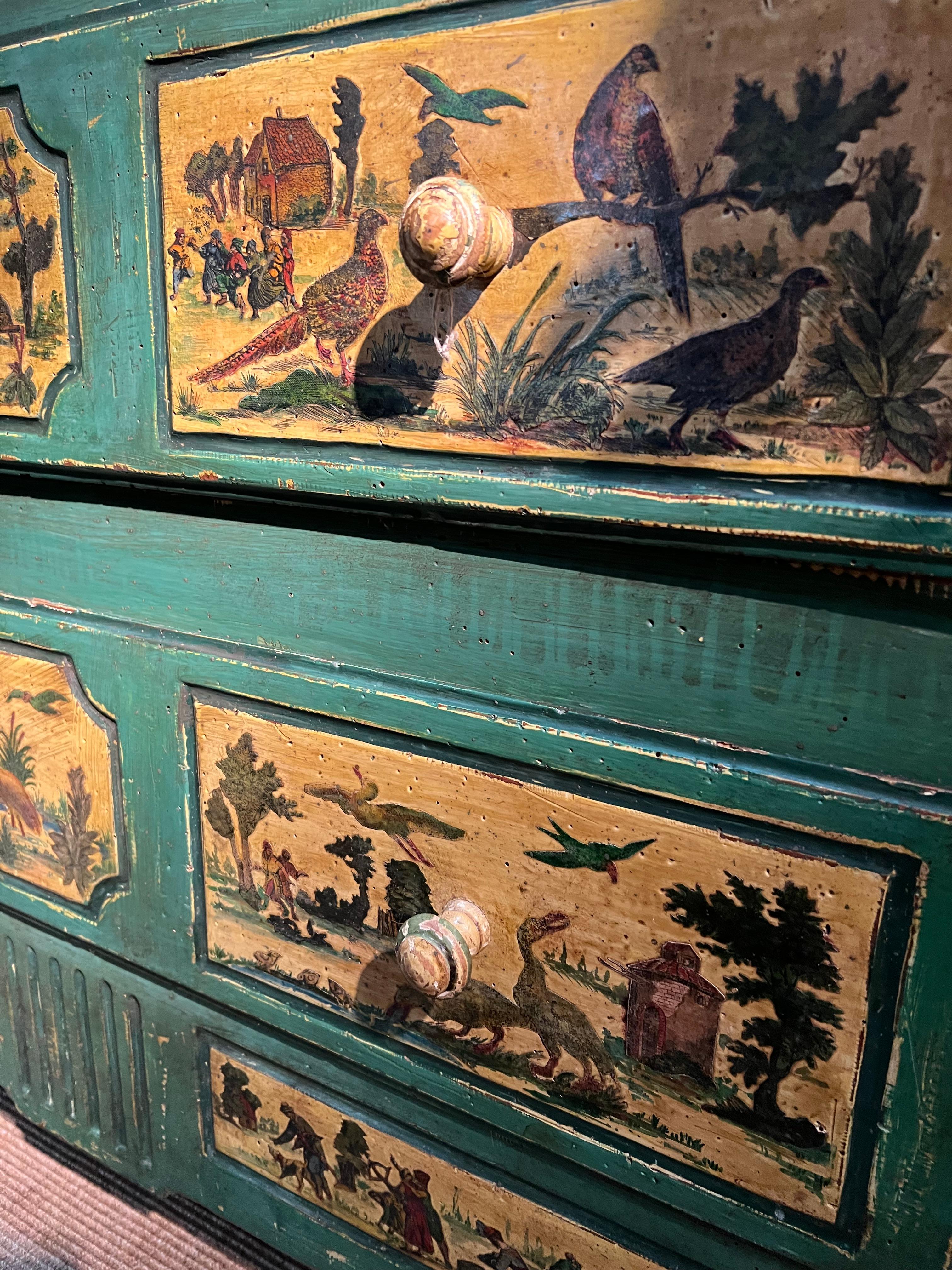 Europeo Cassettiera con decori in stile Arte Povera in vendita