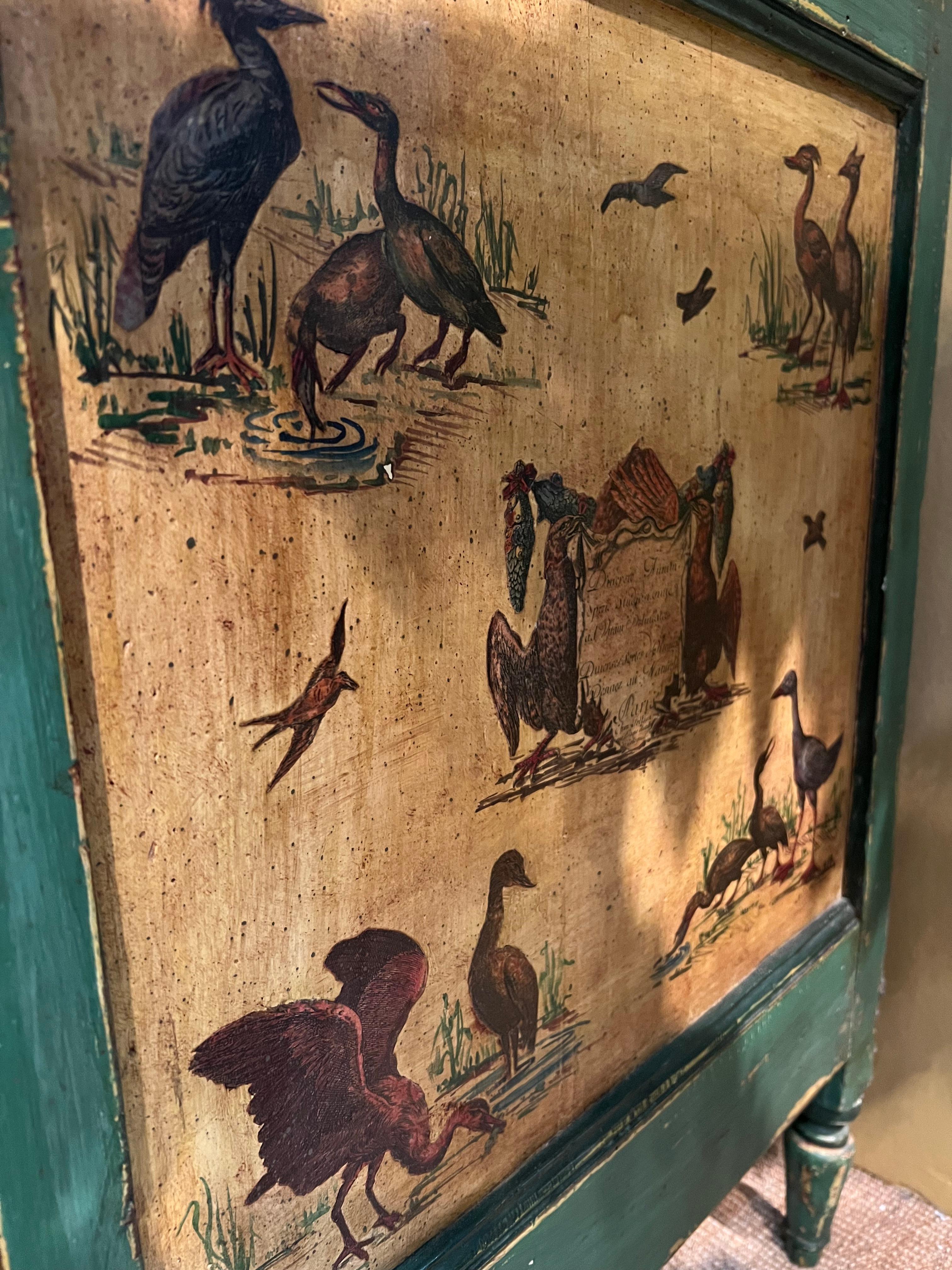 Laccato Cassettiera con decori in stile Arte Povera in vendita