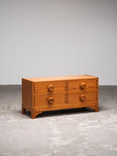 Cómoda de cuatro cajones en pino de Fröseke AB Nybrofabriken, Suecia, años 70