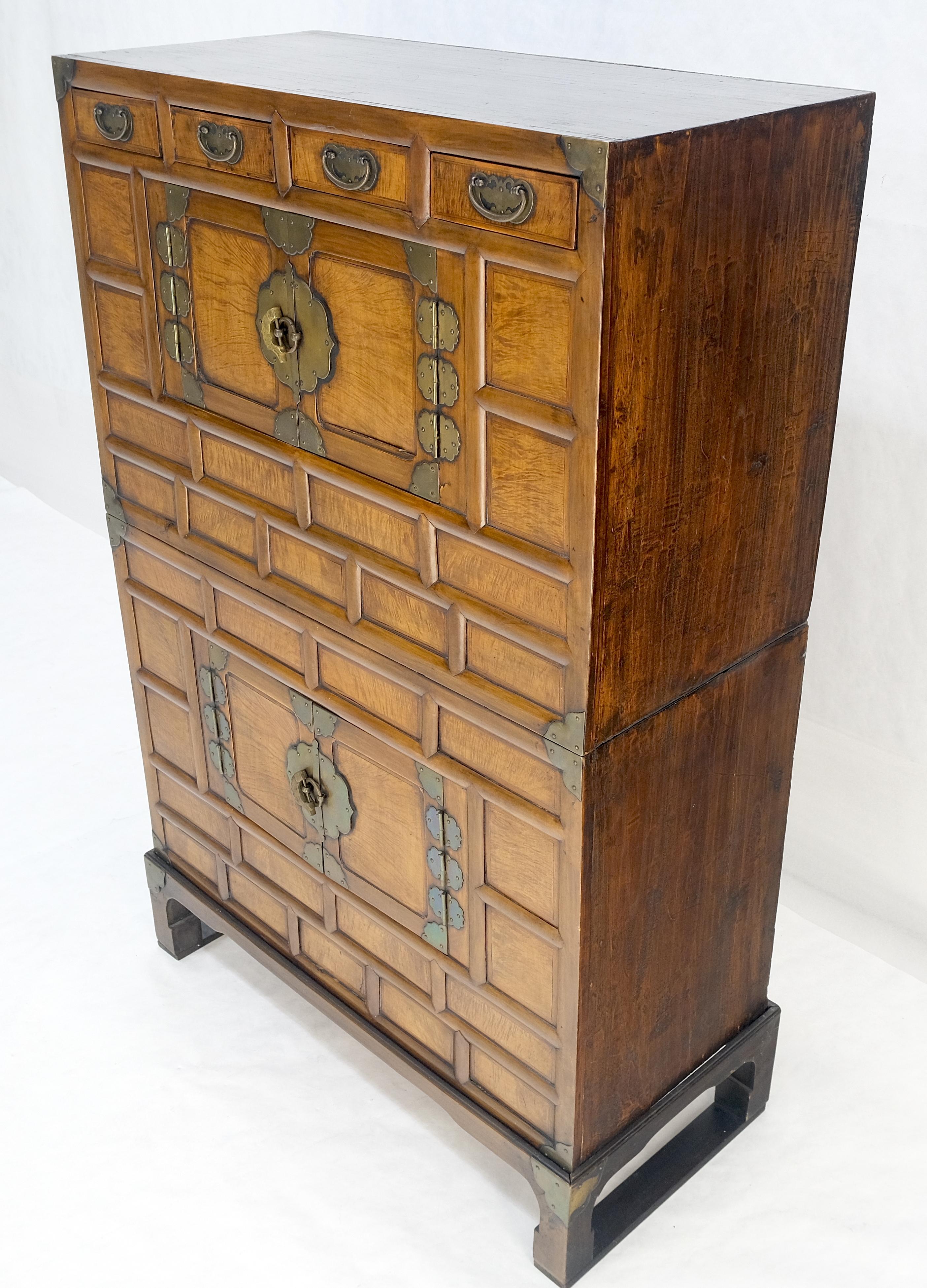 Commode à deux parties Asian Campaigner Style Armoire à deux portes Dresser Storage en vente 5