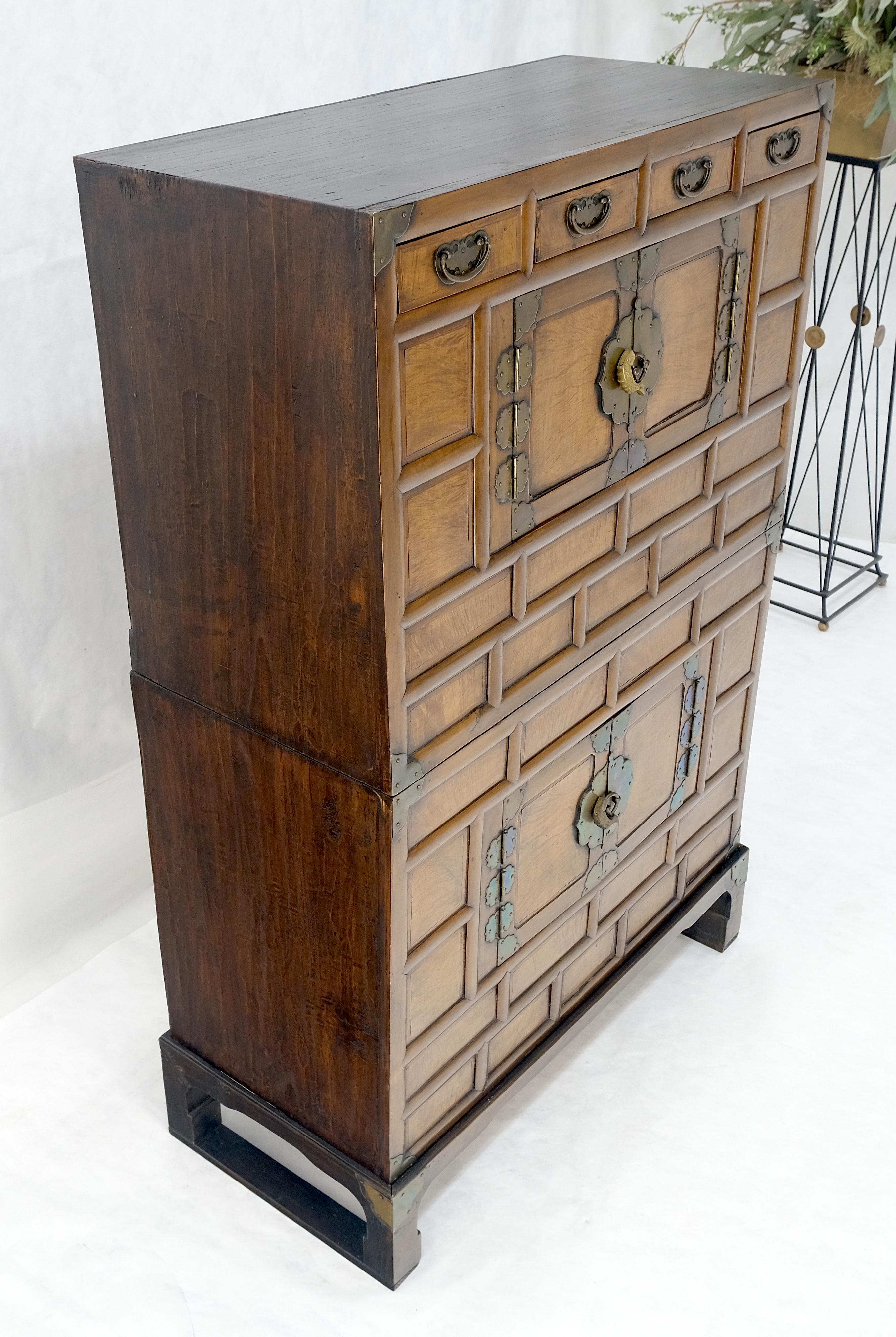 Commode à deux parties Asian Campaigner Style Armoire à deux portes Dresser Storage en vente 7