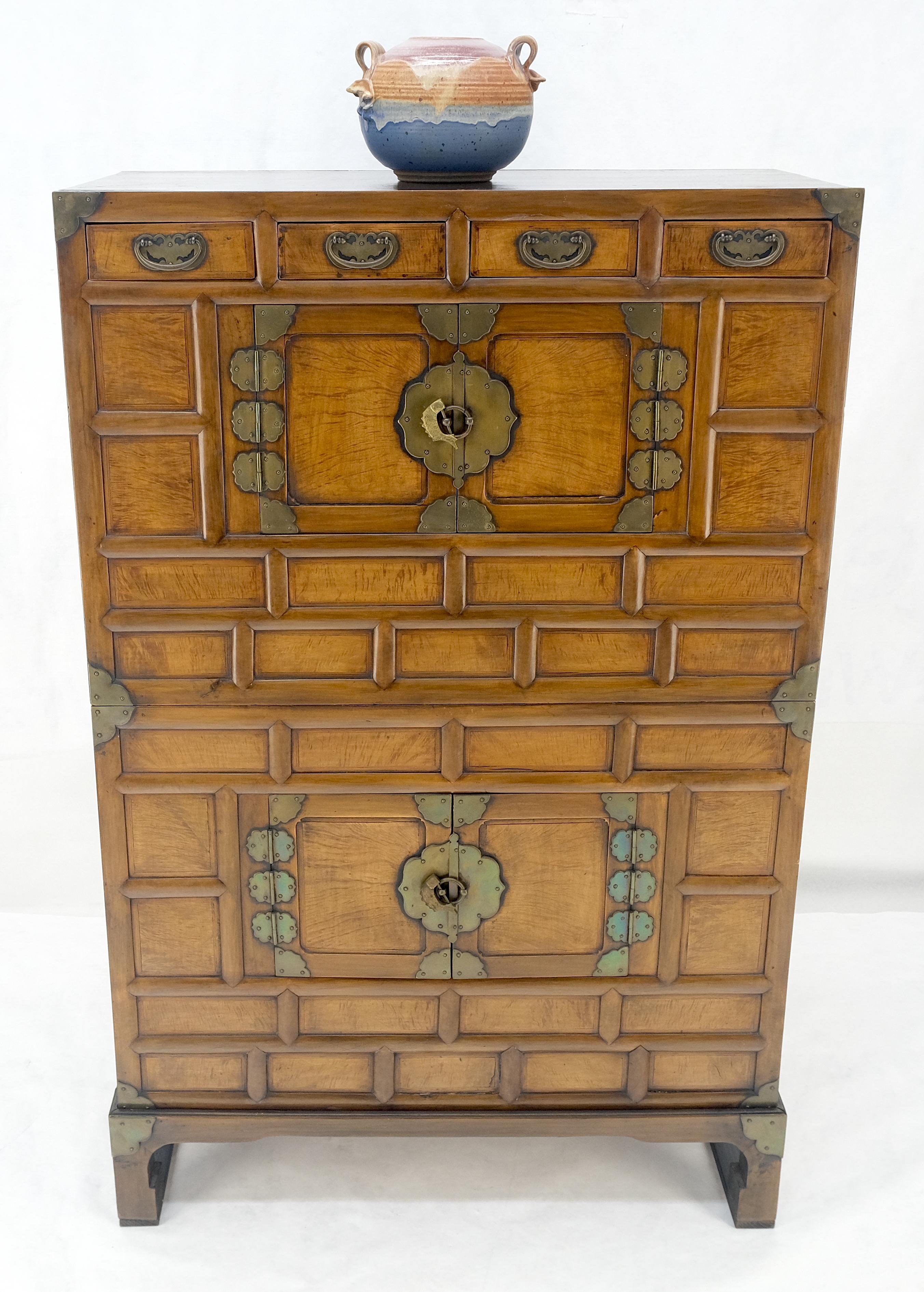 Commode à deux parties Asian Campaigner Style Armoire à deux portes Dresser Storage en vente 9
