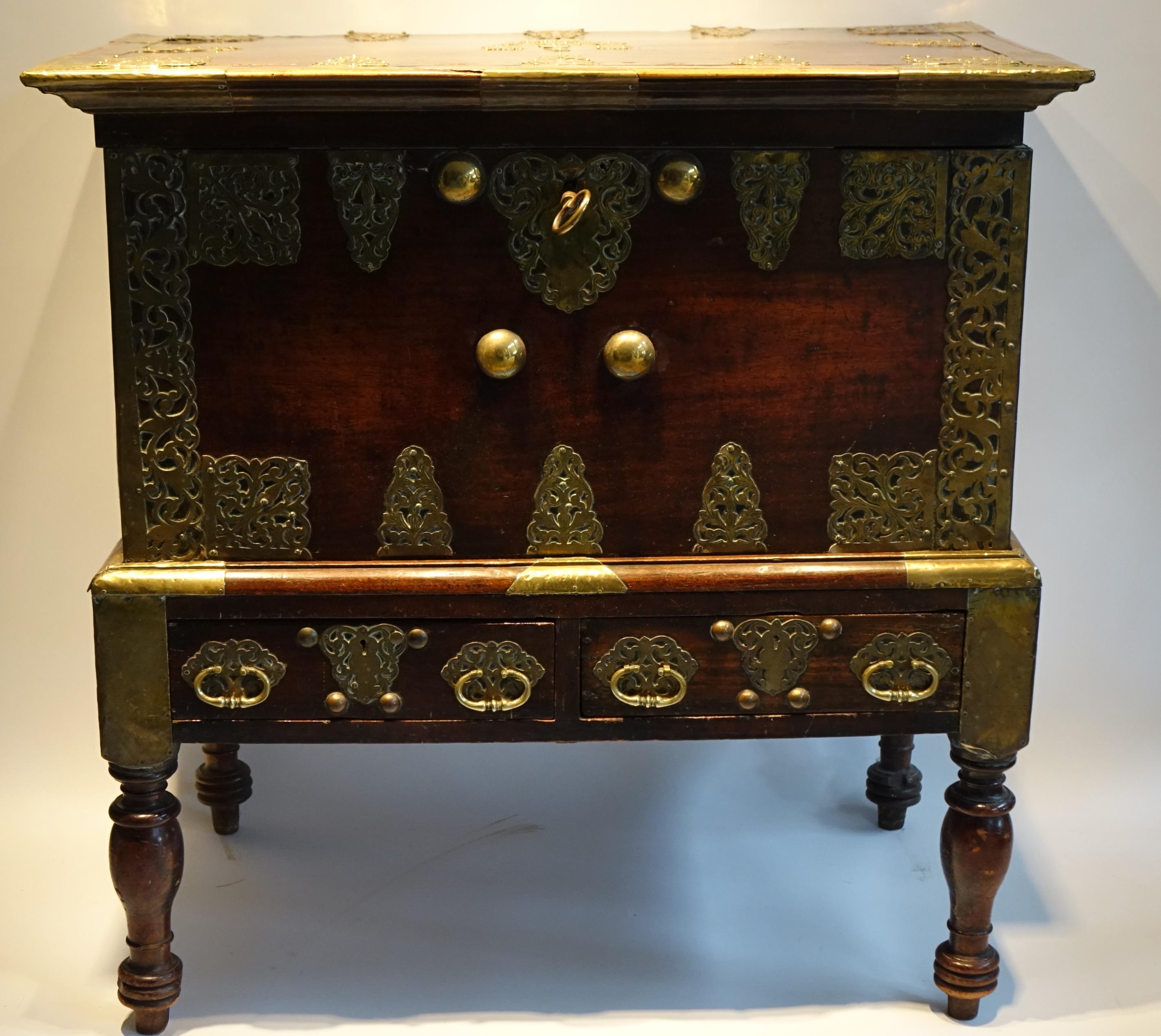 Chest on stand, Holland 17th century  For Sale 4