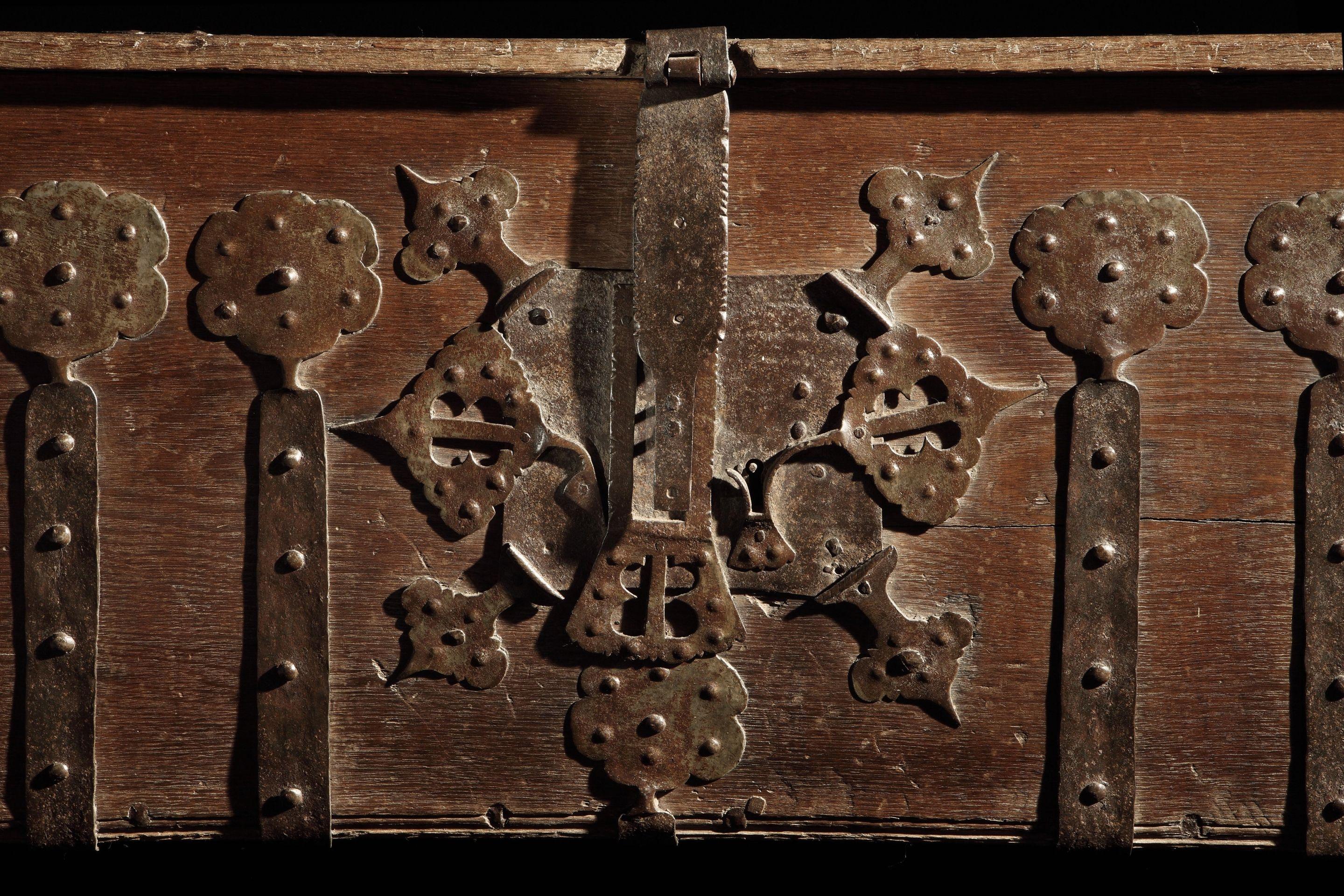 16th century chest