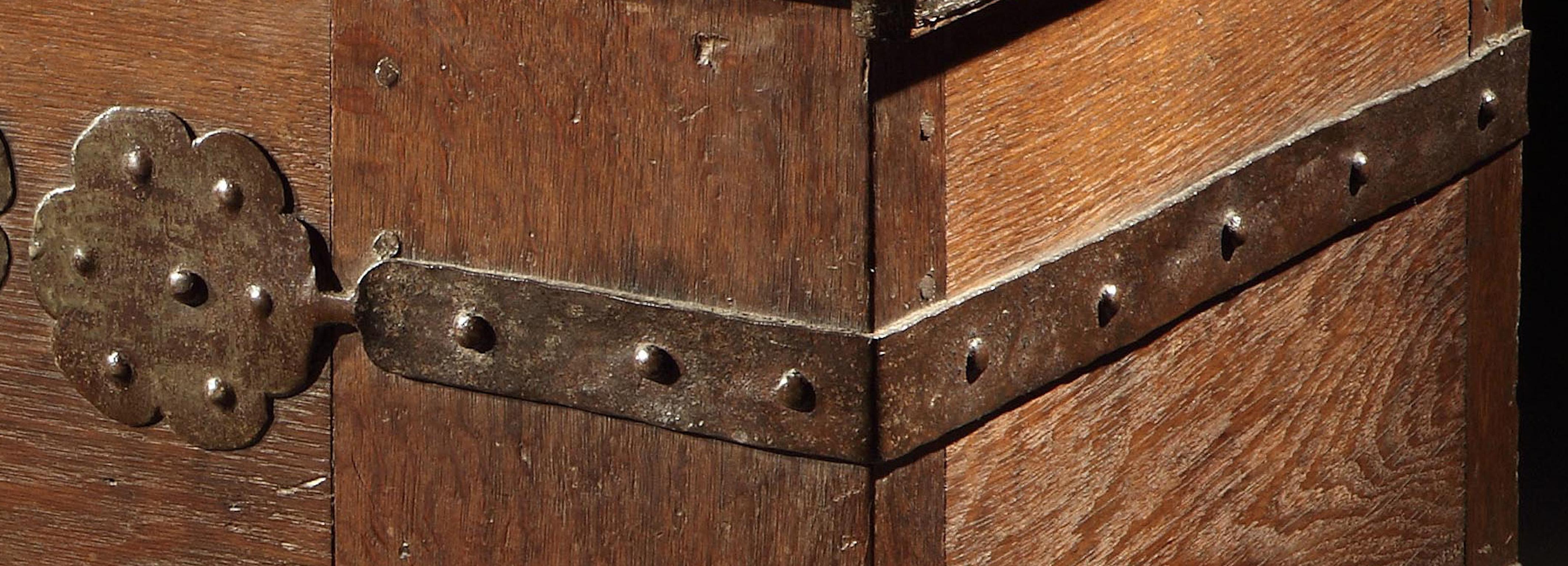 Quercia Cassapanca o Stollentruhe, inizio XVI secolo, gotico tedesco, cassapanca in Oak, originale in vendita