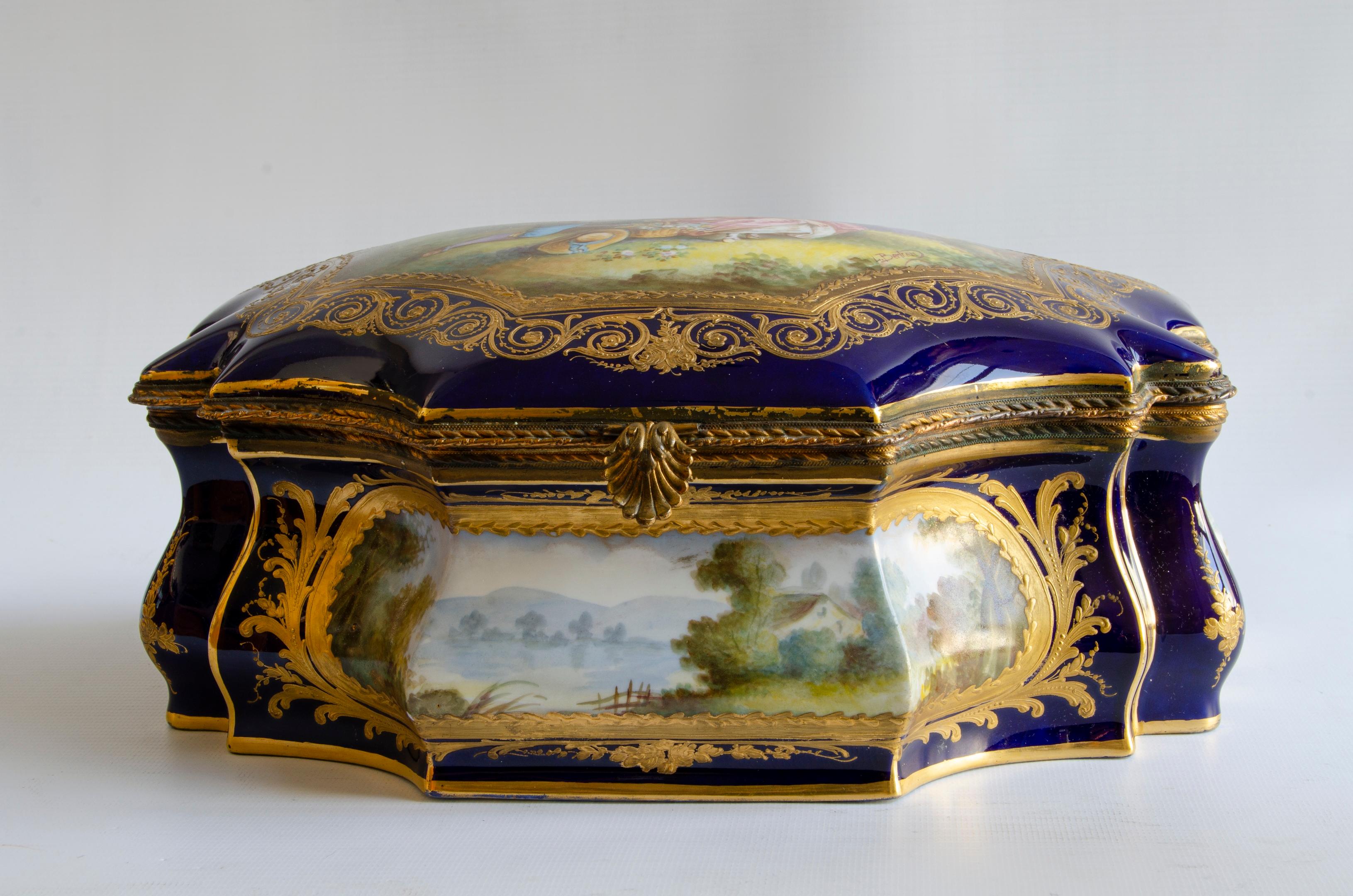 Chest sevres very good condition
without repairs or restorations
signed Libertem on the cover
decorated on its 5 sides.
The Manufacture nationale de Sèvres is one of the most important and well-known European madame-de-pompadour porcelain factories