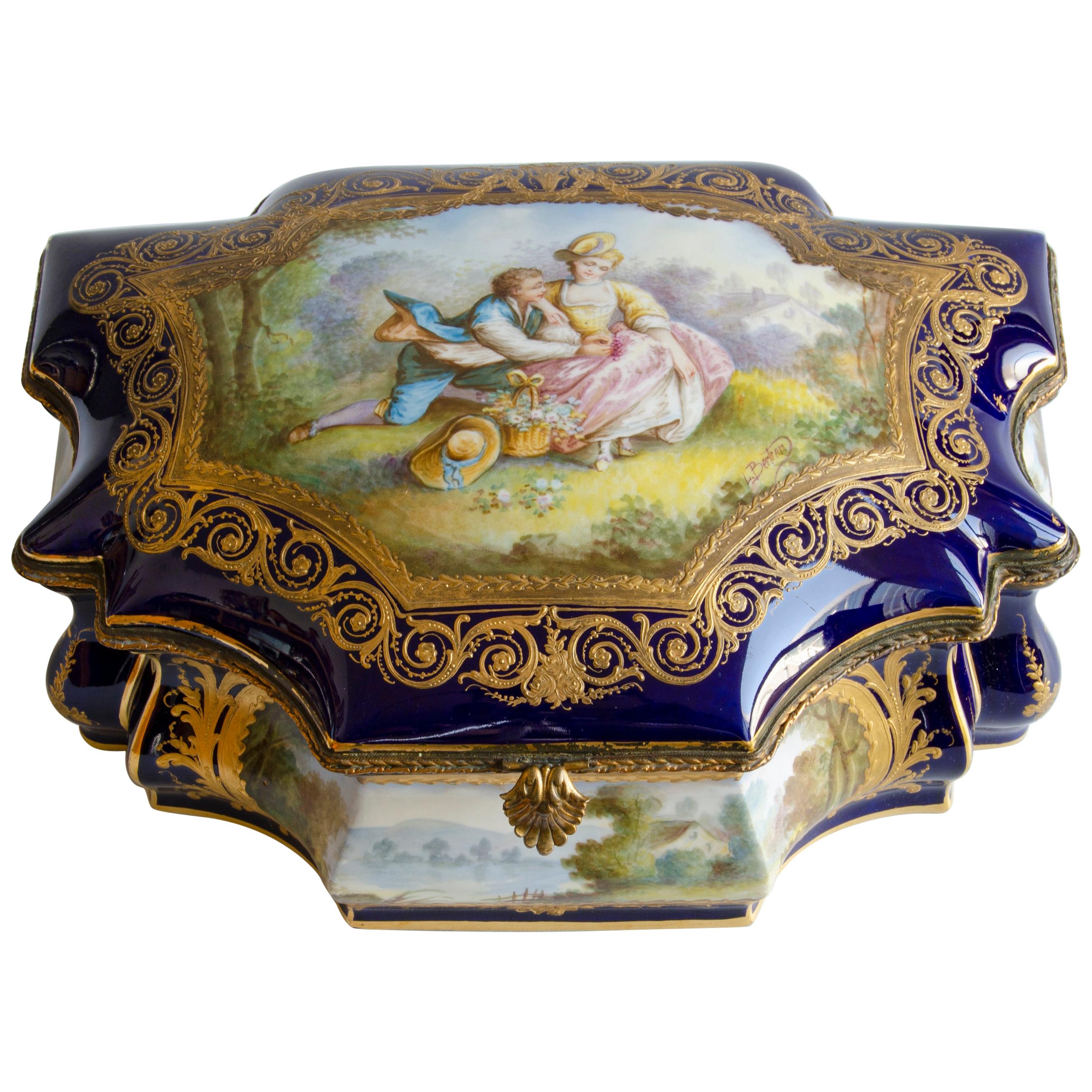 Chest Sevres Very Good Condition