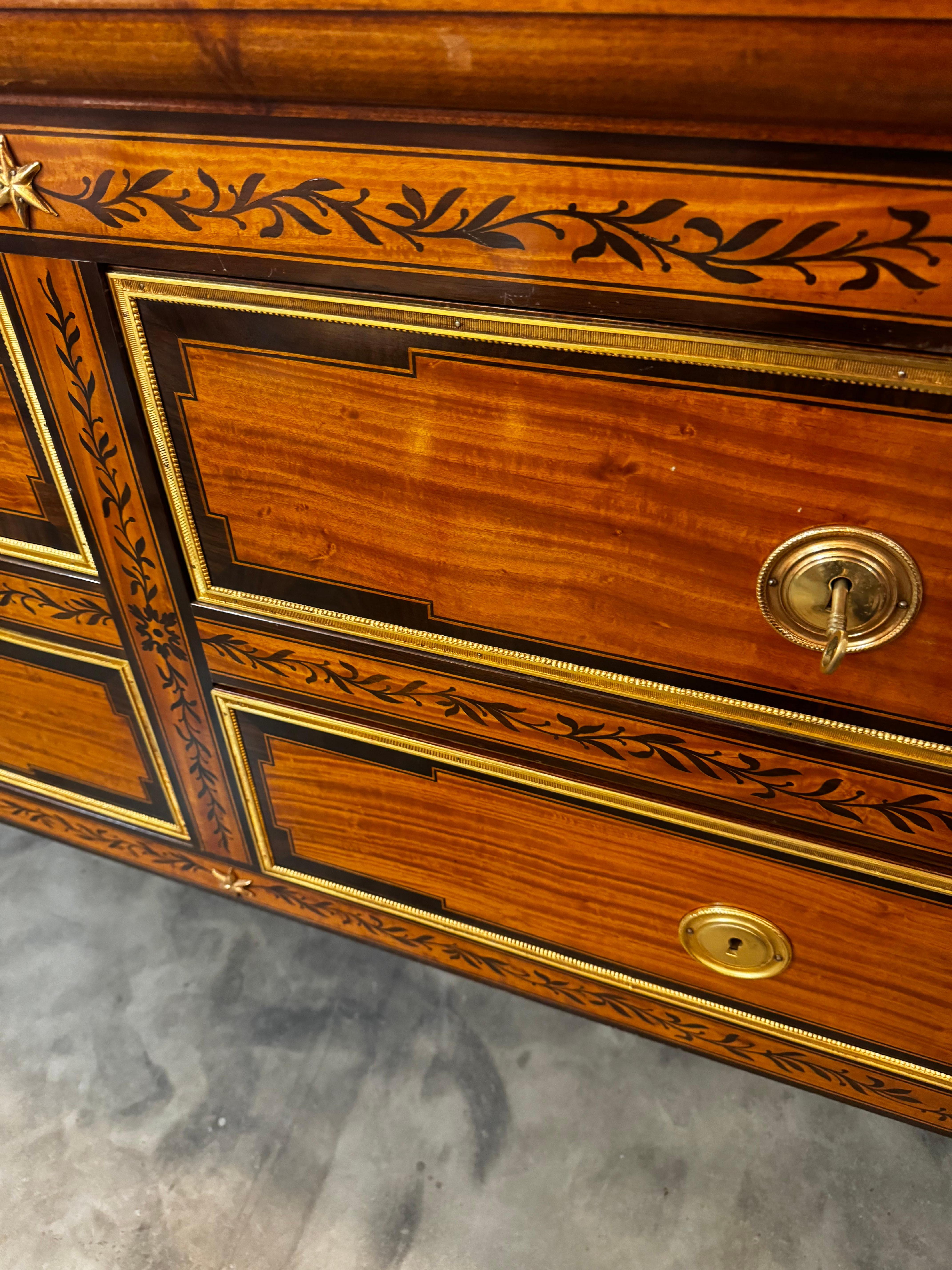 Chest / Sideboard In Good Condition For Sale In West Palm Beach, US
