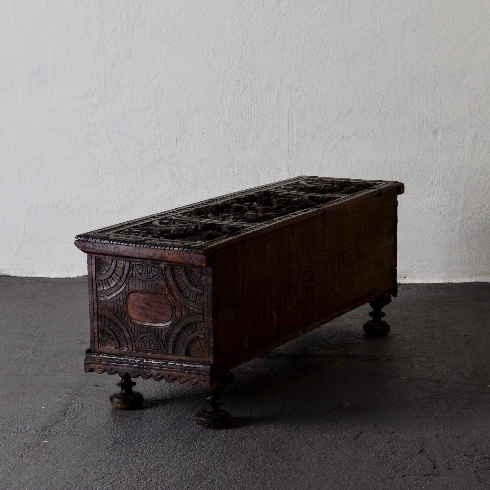 Chest South of Europe Baroque Oak, 18th Century For Sale 6