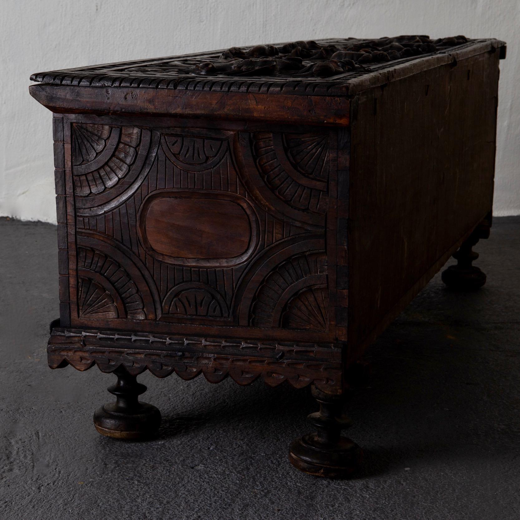 Chest South of Europe Baroque Oak, 18th Century For Sale 7