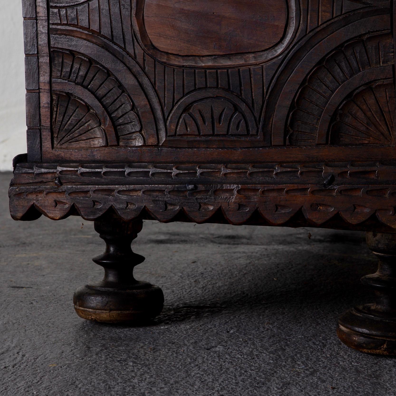 Chest South of Europe Baroque Oak, 18th Century For Sale 8