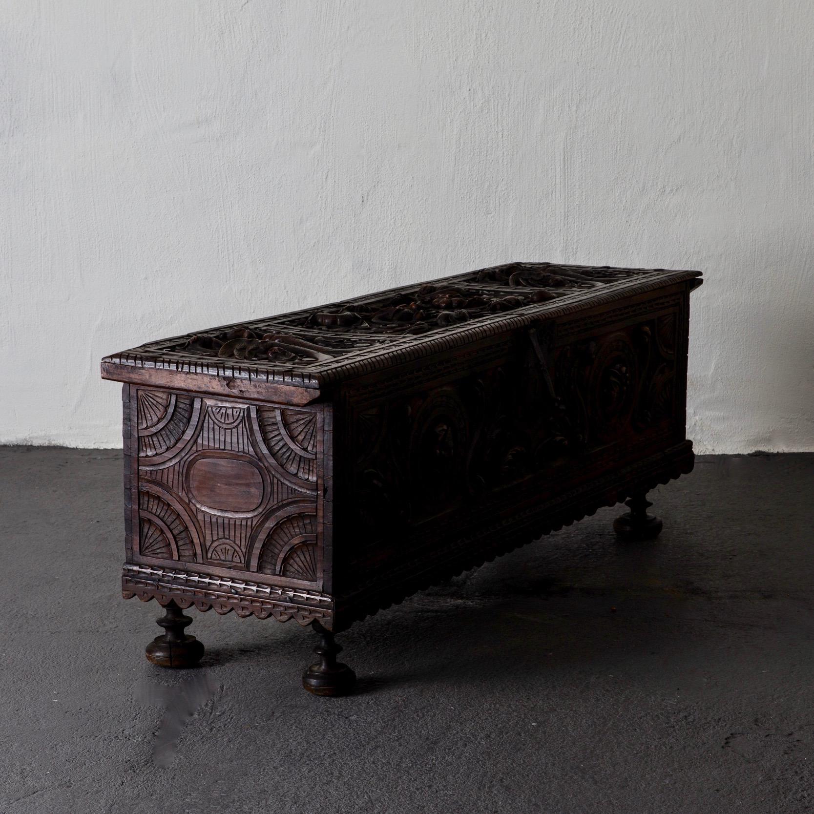 Chest South of Europe Baroque Oak, 18th Century For Sale 4