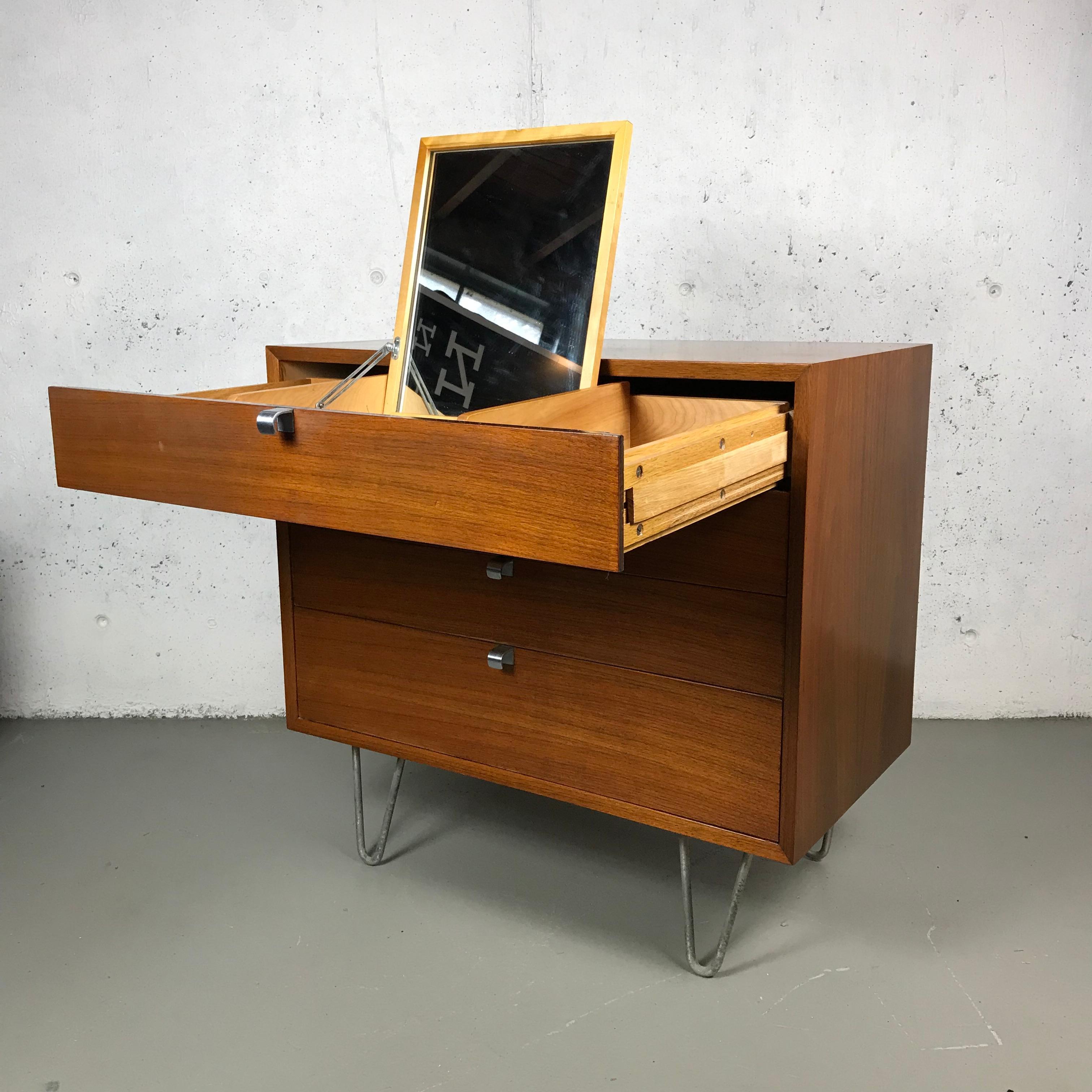 Early original George Nelson for Herman Miller, 1950s chest with drawer top movable vanity. This is a nice original example of one of the 1950s best designs: Nelson's use of his hairpin legs that he designed. The original foil label is present in