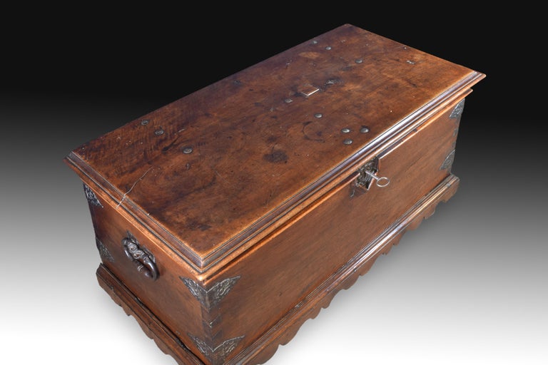 Chest, Walnut, Textile, Wrought Iron, 17th Century For Sale 4