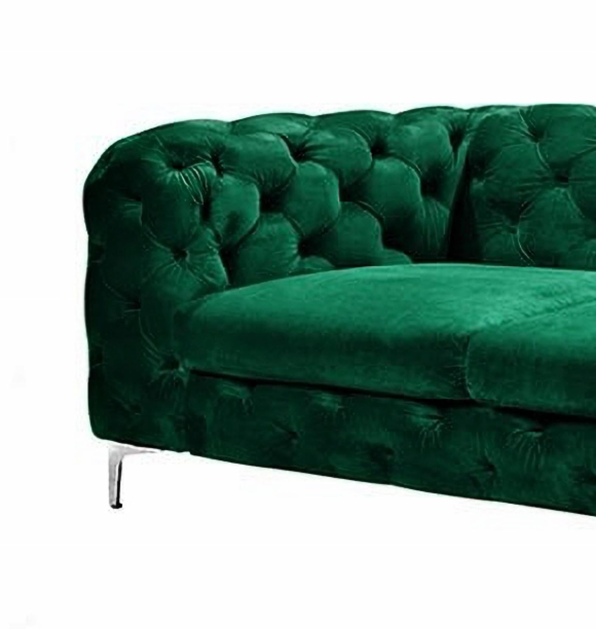 CHESTER 2 seater sofa, green velvet new.

DATA SHEET:

-Design sofa with 2 seats.

-Made with solid wooden structure.

-High-density polyurethane foam.

-Upholstered in green velvet

-Chrome metal legs

-Other colors