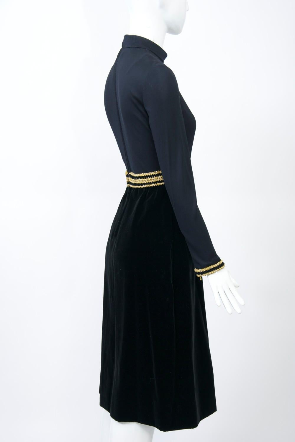 Vestido de punto y terciopelo negro de los años 70 de Chester Weinberg en Excelente estado para la venta en Alford, MA