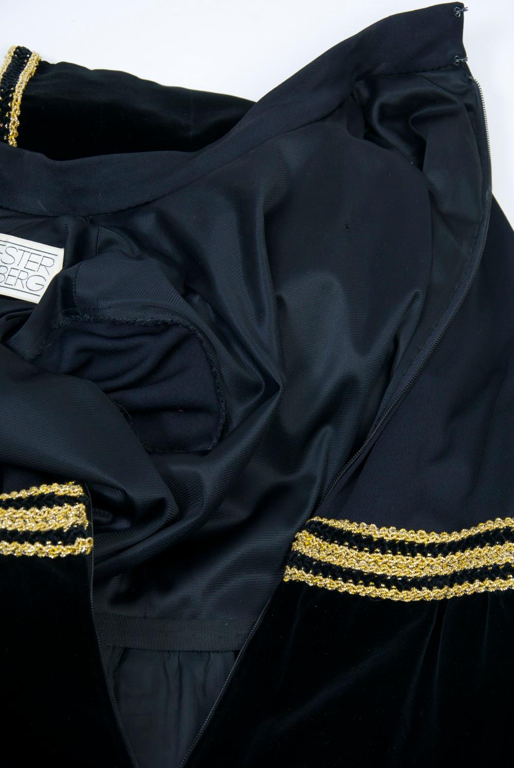 Vestido de punto y terciopelo negro de los años 70 de Chester Weinberg en venta 4