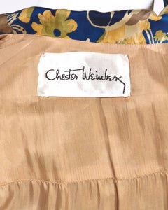 Chester Weinberg Vintage-Kleid aus den 1960er Jahren mit Seidenblumenmuster – Strassknöpfe
