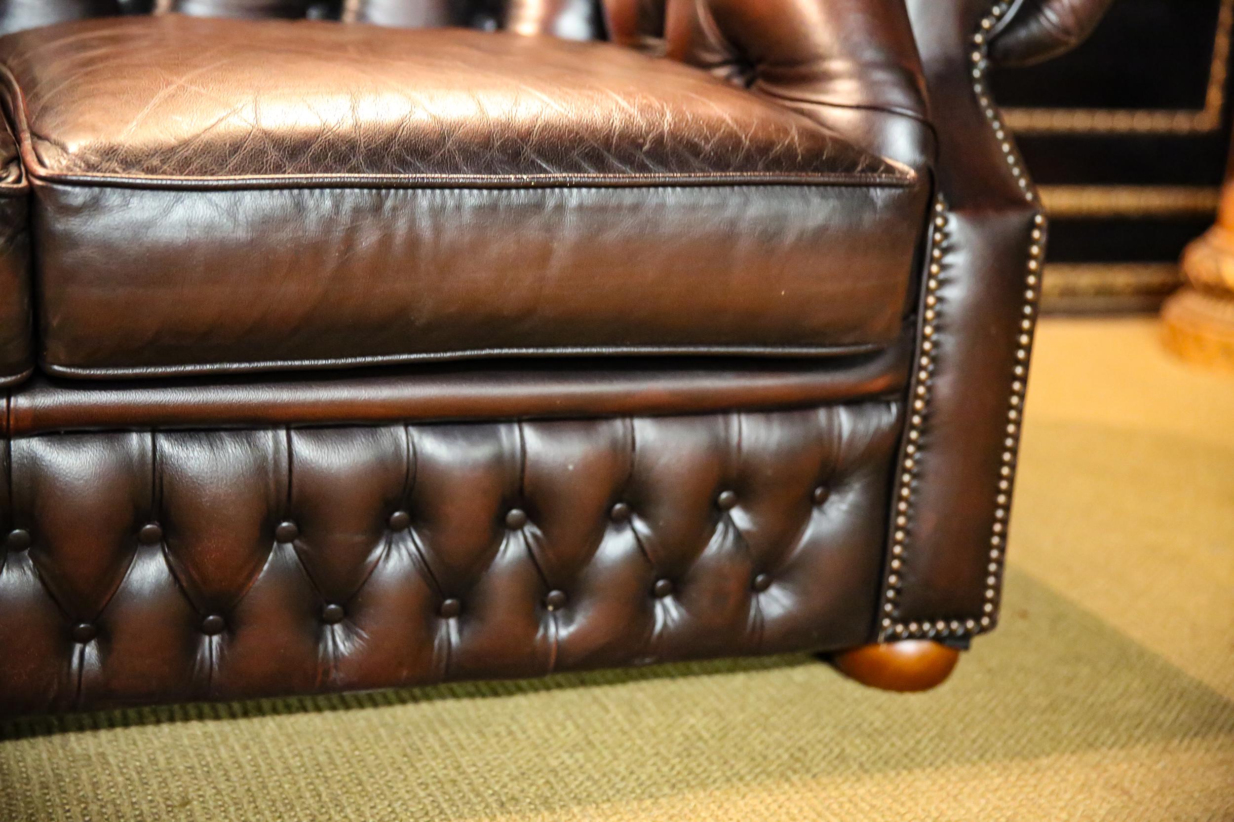 English Chesterfield 2-Seat Sofa Kent Modell, Brand by Centurion