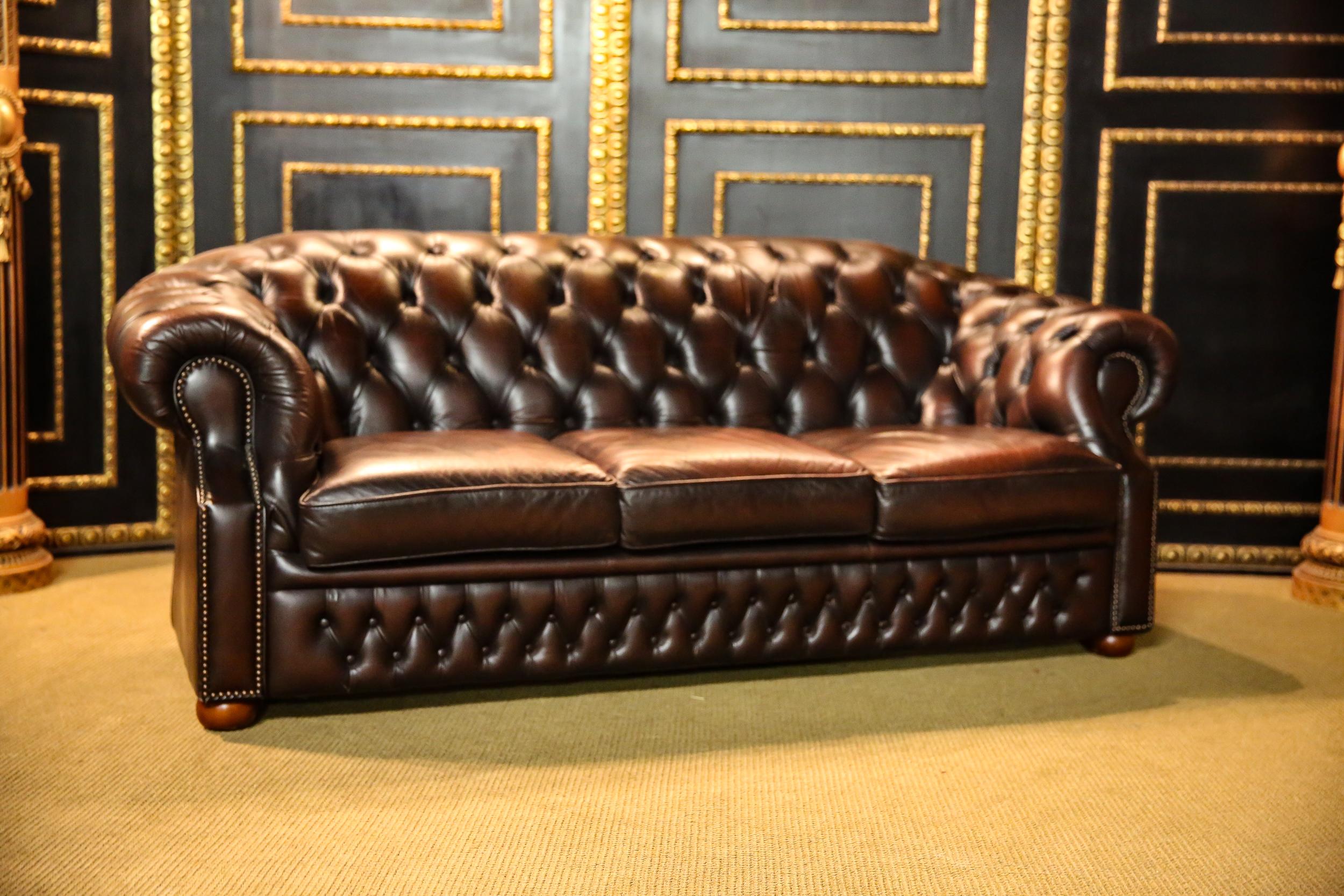 Very well-kept Chesterfield set Kent model. This model was made by the company Centurion, the company is a traditional manufactory what is known for its quality it is in a Vintage Condition.
but over the years it has gotten a bit more character. We