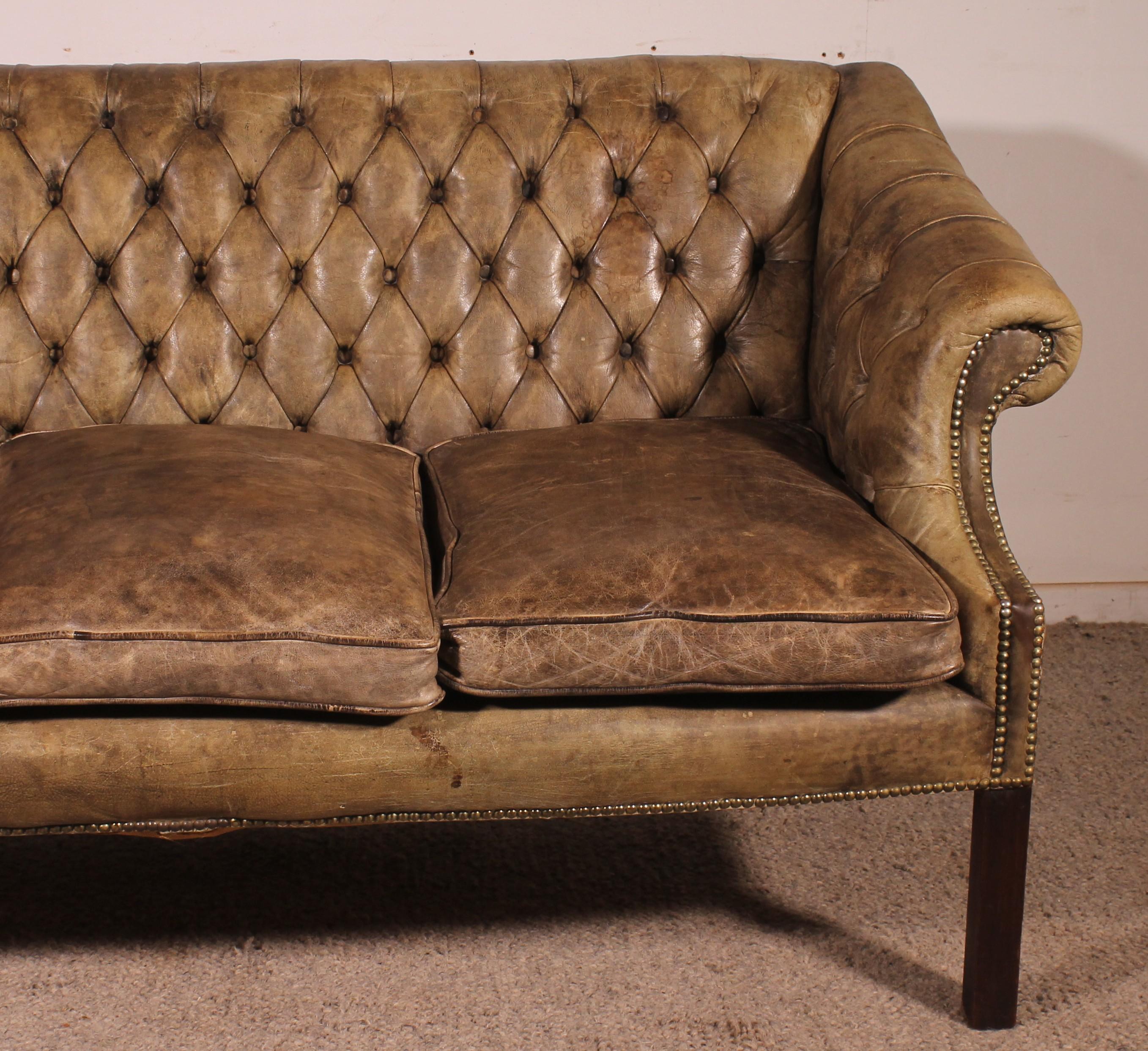 Estetismo Chesterfield a 3 posti in pelle Greene & Greene Light in vendita