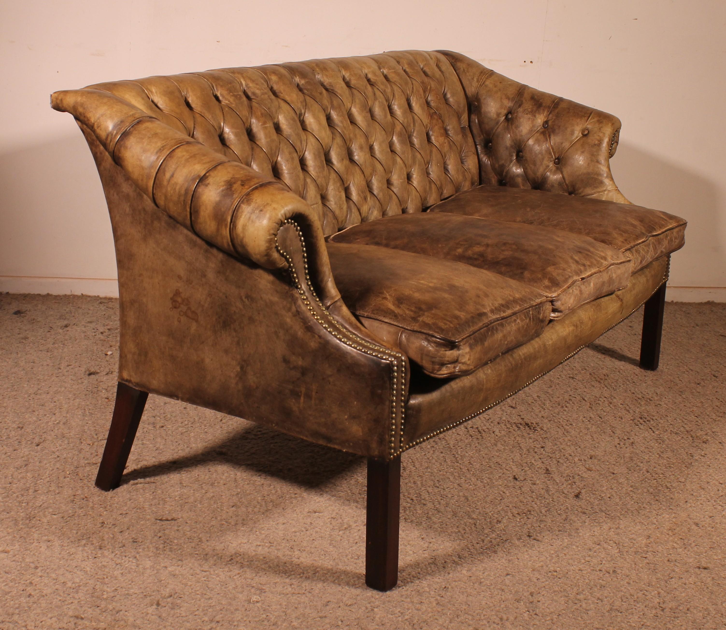 XX secolo Chesterfield a 3 posti in pelle Greene & Greene Light in vendita
