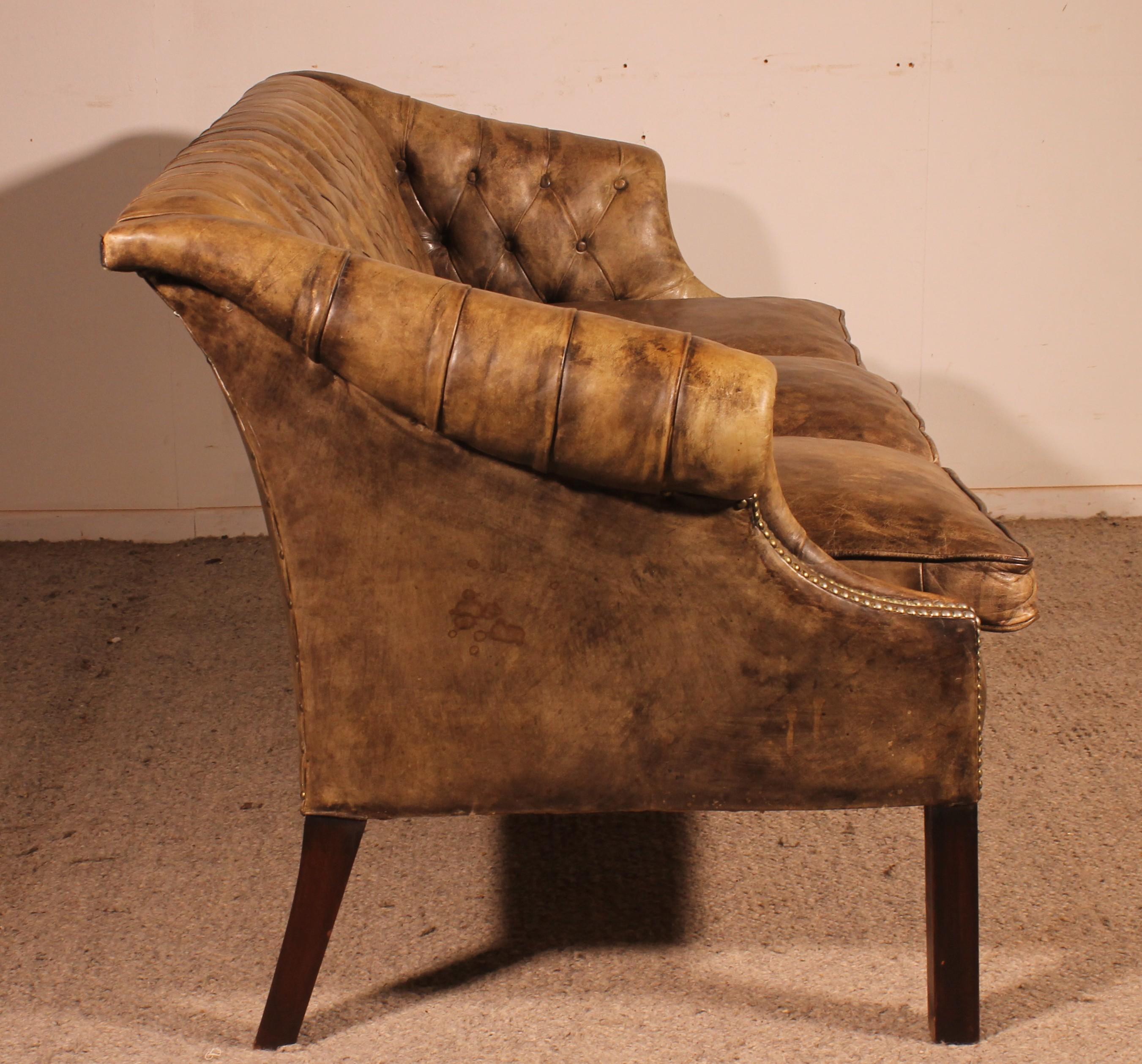 Pelle Chesterfield a 3 posti in pelle Greene & Greene Light in vendita
