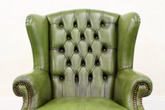 Antiker Chesterfield-Sessel mit Ohrensessel