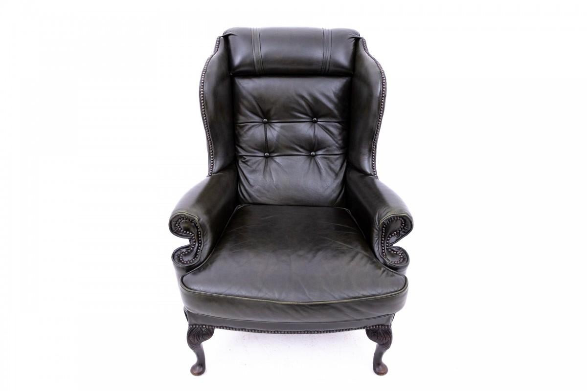 Sillón Chesterfield de los años 50, Europa Occidental.

Dimensiones: altura 102 cm / altura del asiento 40 cm / anchura 83 cm / profundidad 98 cm