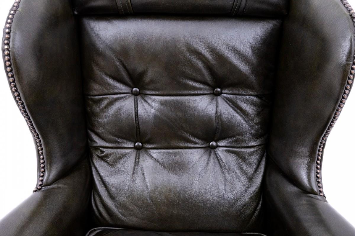 Sillón Chesterfield de los años 50, Europa Occidental. Cuero en venta