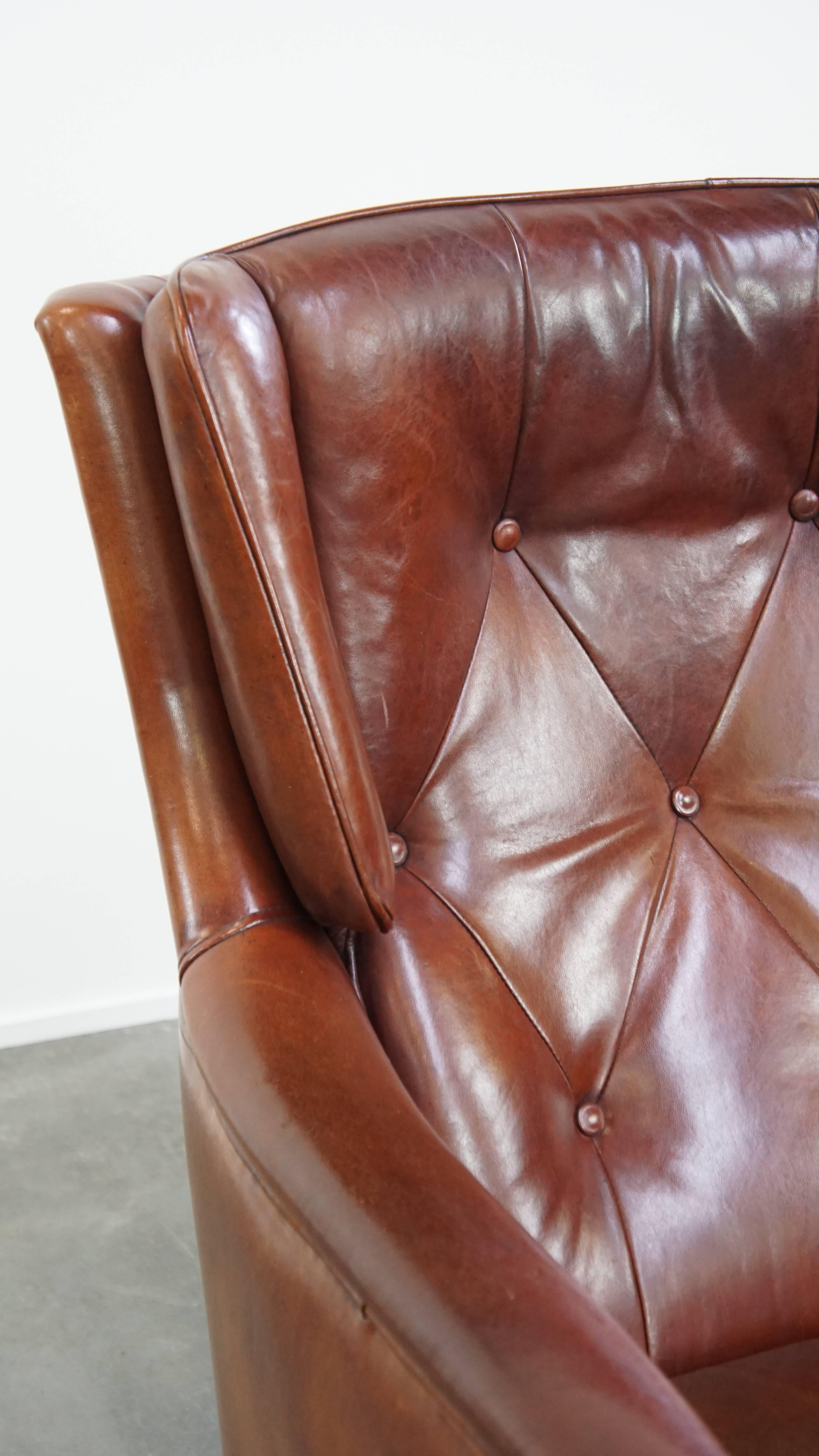 Chesterfield Sessel mit Ottomane aus Schafsleder im Angebot 4