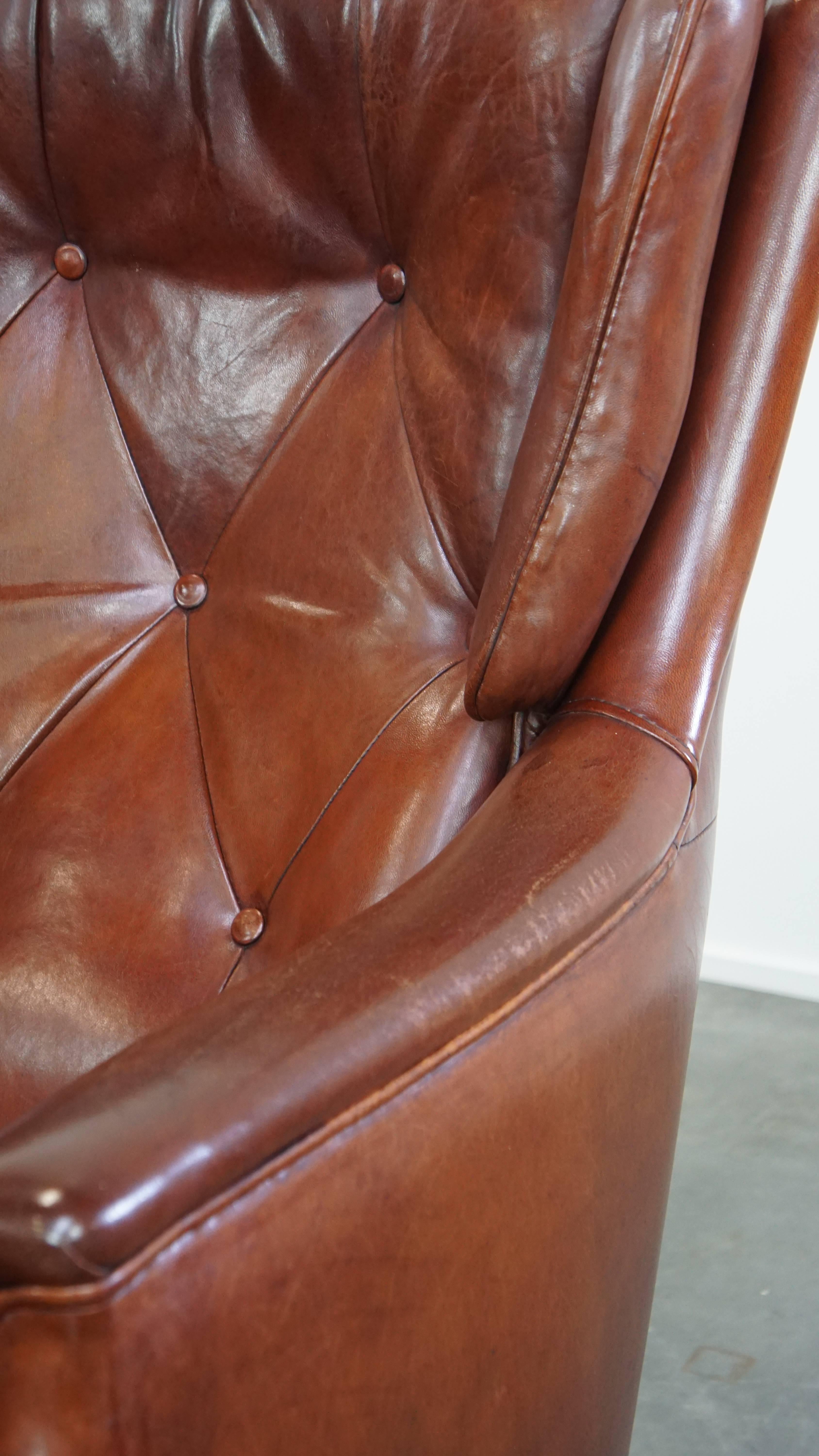 Chesterfield Sessel mit Ottomane aus Schafsleder im Angebot 5