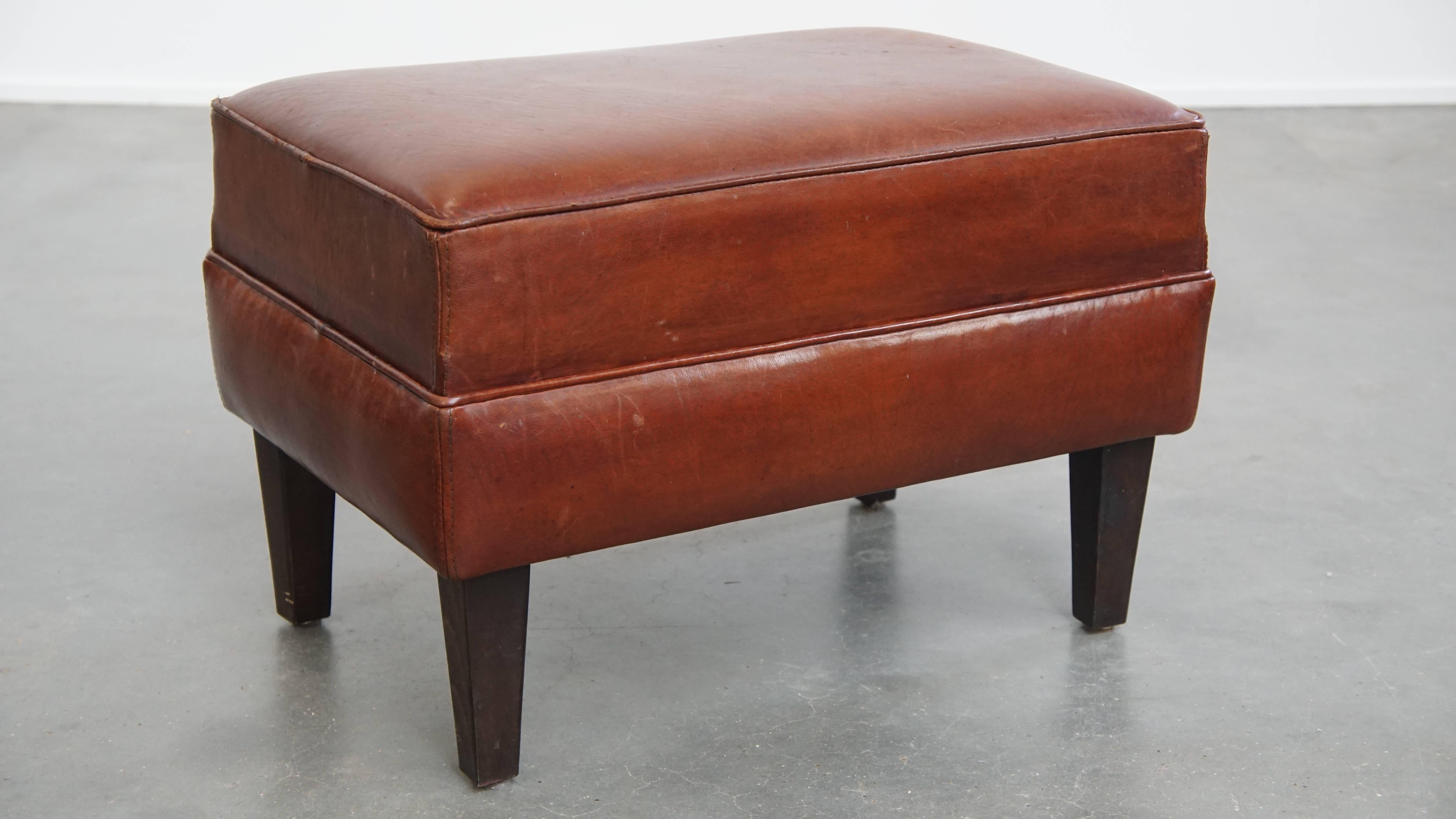 Chesterfield Sessel mit Ottomane aus Schafsleder im Angebot 9