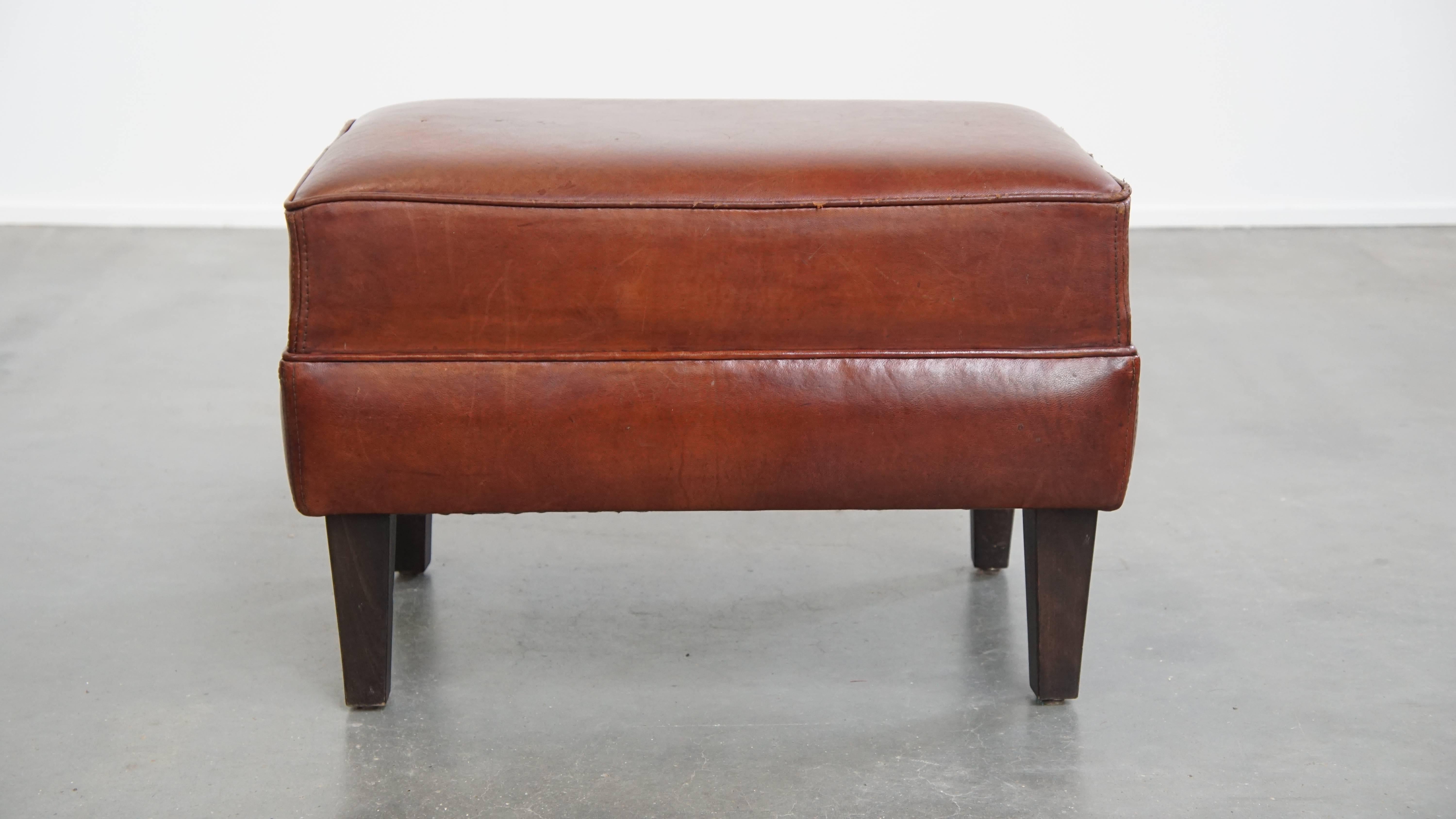 Chesterfield Sessel mit Ottomane aus Schafsleder im Angebot 12