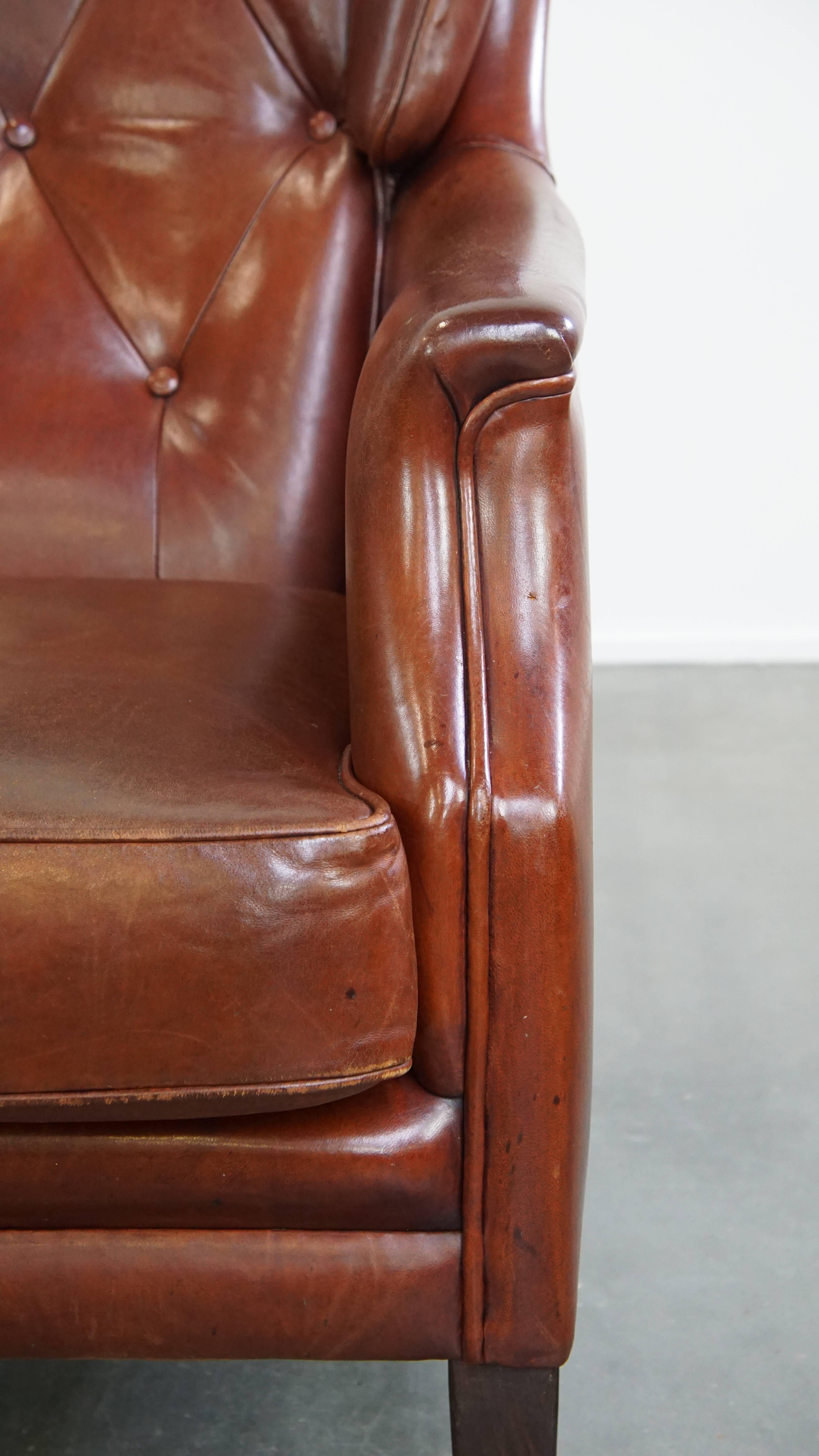 Chesterfield Sessel mit Ottomane aus Schafsleder im Angebot 2