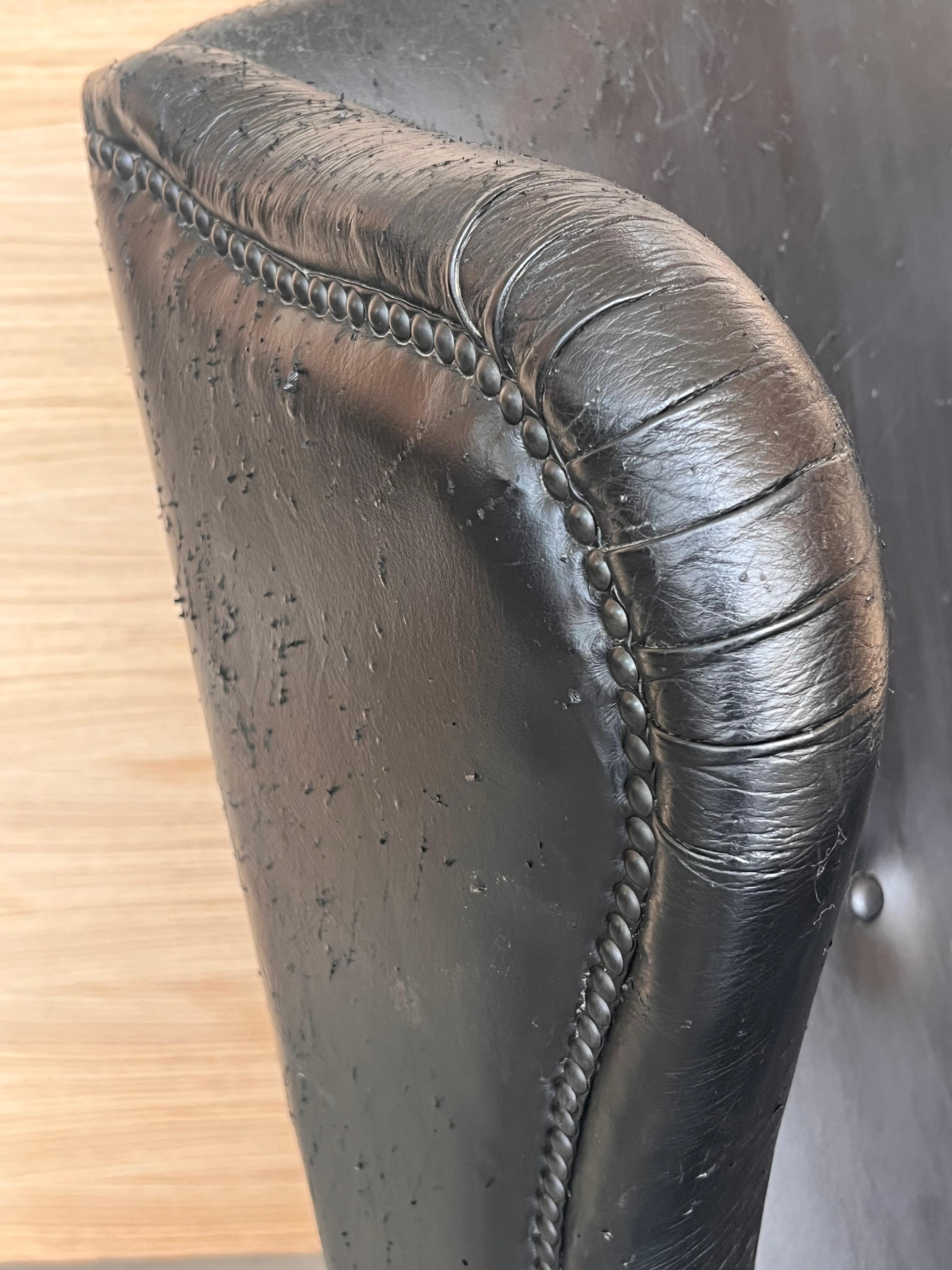 Poltrona Chesterfield in pelle nera degli anni '50, Europa occidentale. in vendita 4
