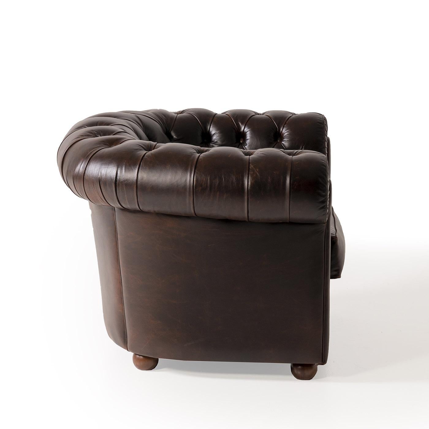 The Chesterfield armchair is an icon of the world of the leather lounge, a timeless classic in the world of upholstery. A Mantellassi Chesterfield armchair is an eternal artwork that you will take into your home and admire every day for the rest of