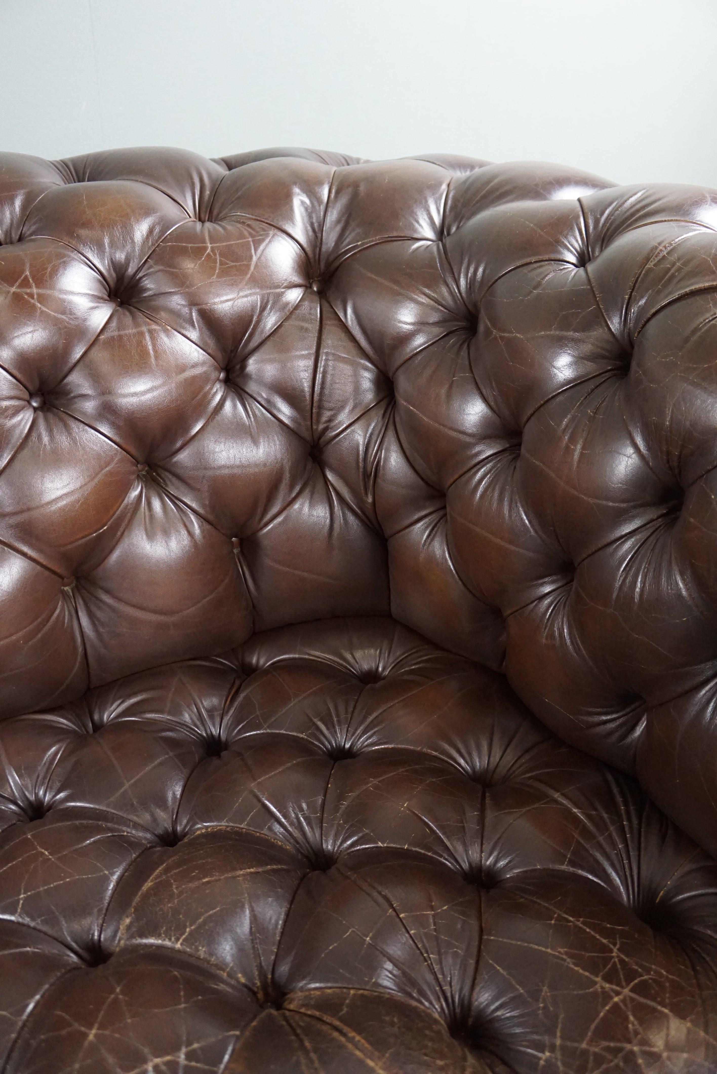 Chesterfield button seat sofa full of allure, 3 seater For Sale 4